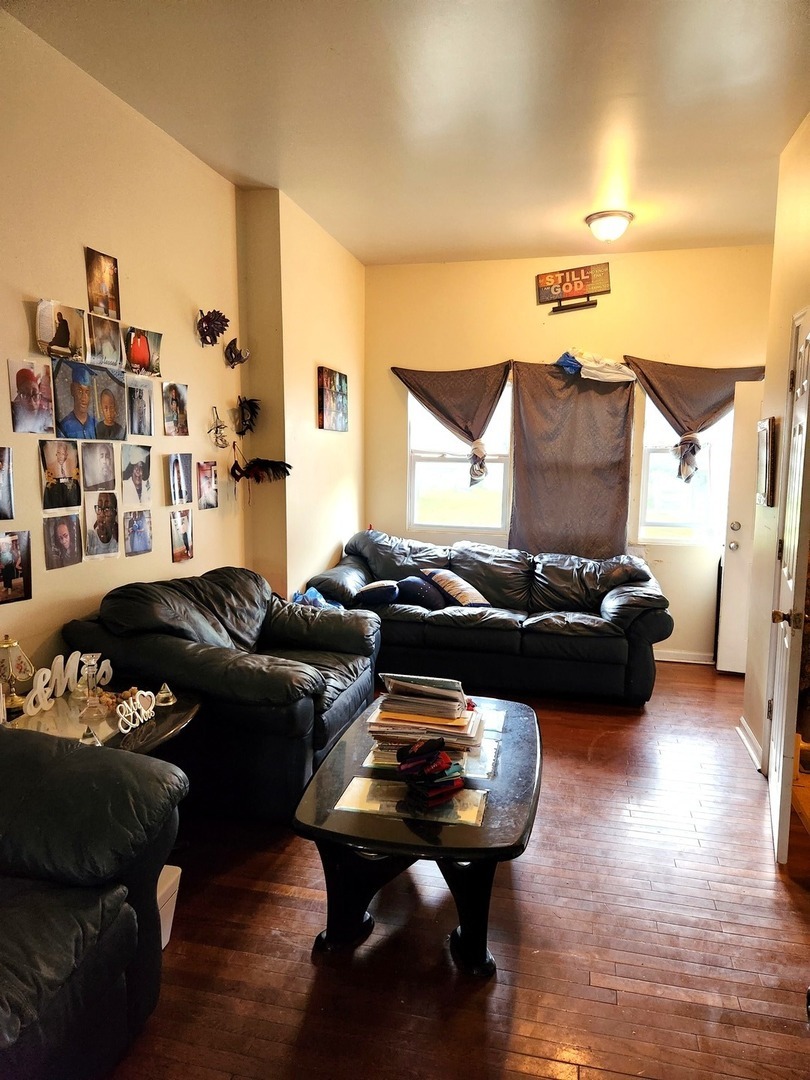 Property Photo:  6815 S Green Street  IL 60621 