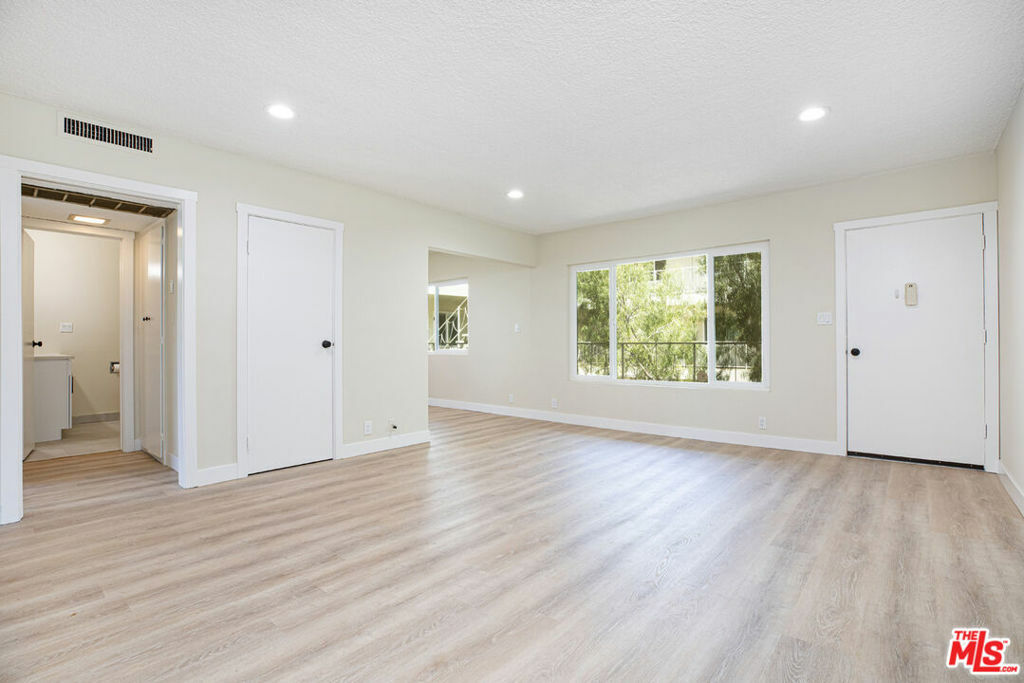 Property Photo:  315 N Louise Street 203  CA 91206 