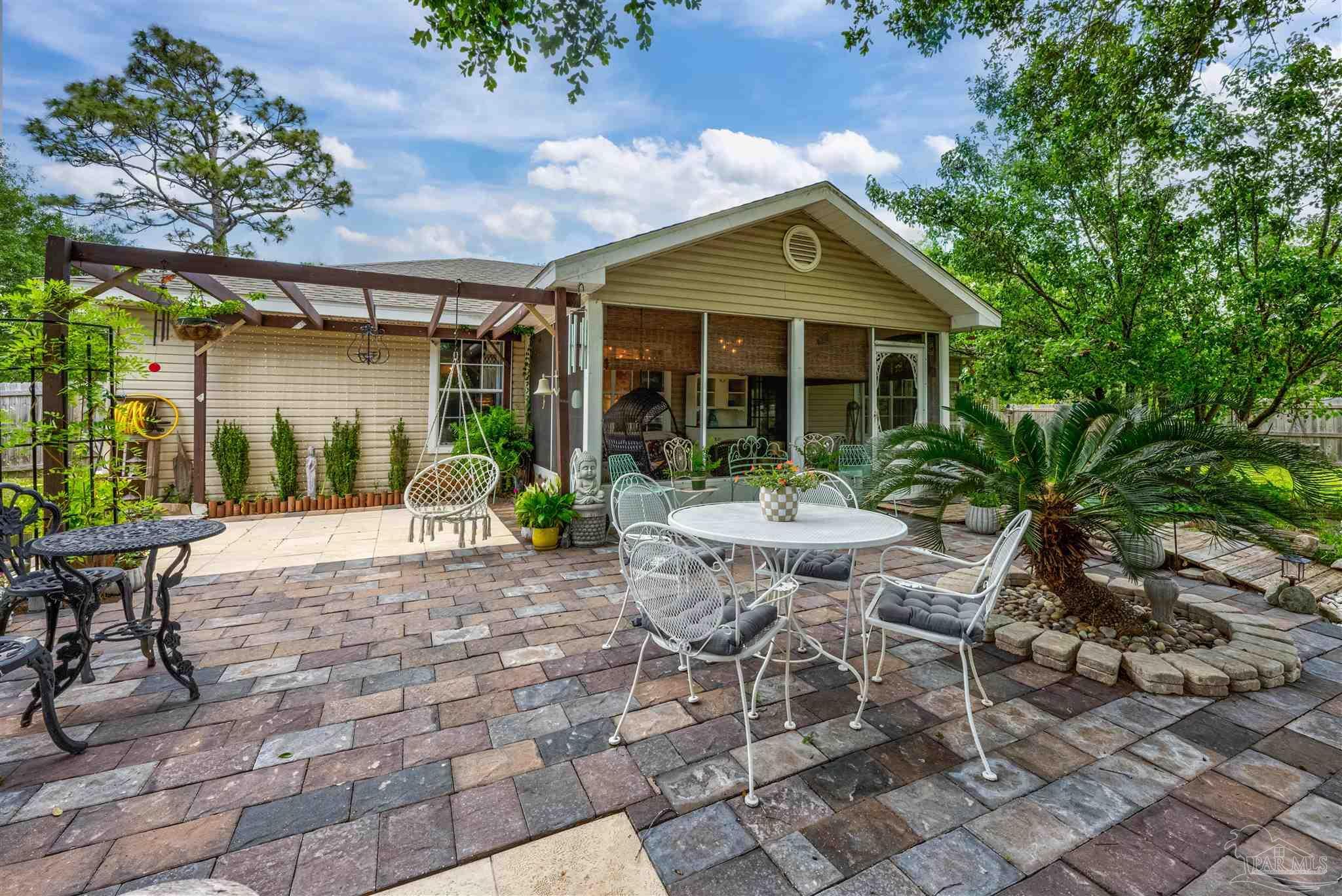 Property Photo: 8901 Mars Dr FL 32507