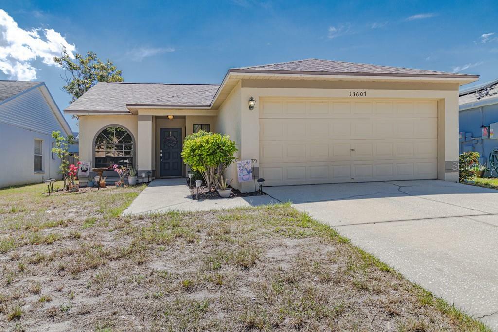 Property Photo:  13607 Laraway Drive  FL 33579 