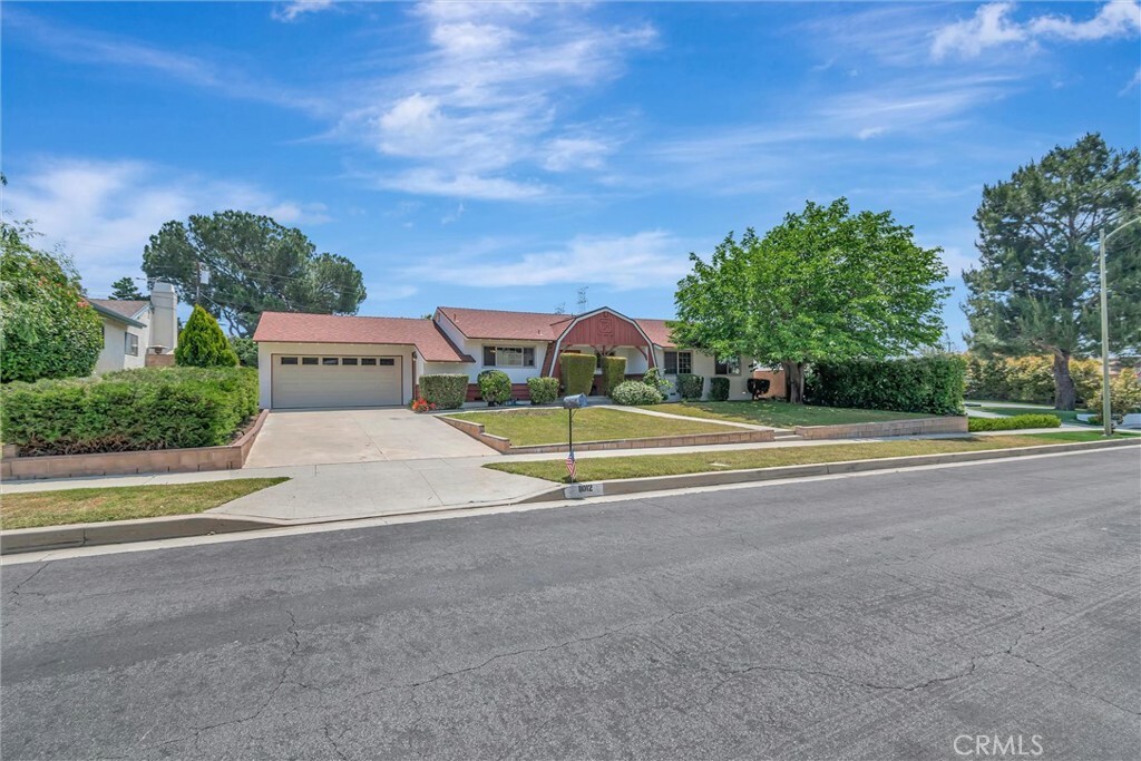 Property Photo:  11012 Garden Grove Avenue  CA 91326 