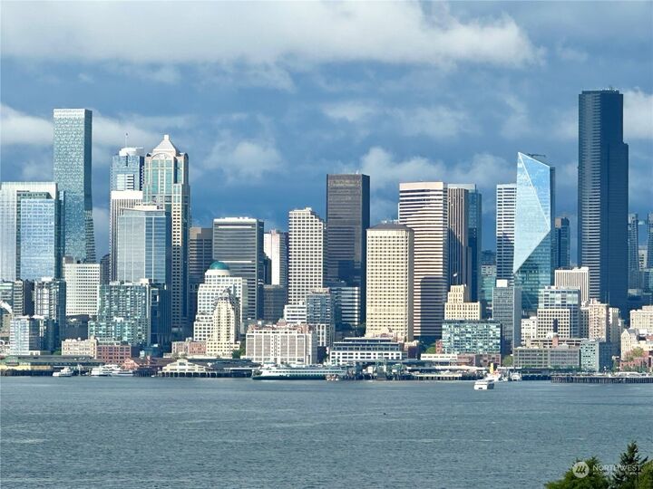 2349 Harbor Avenue SW 706  Seattle WA 98126 photo