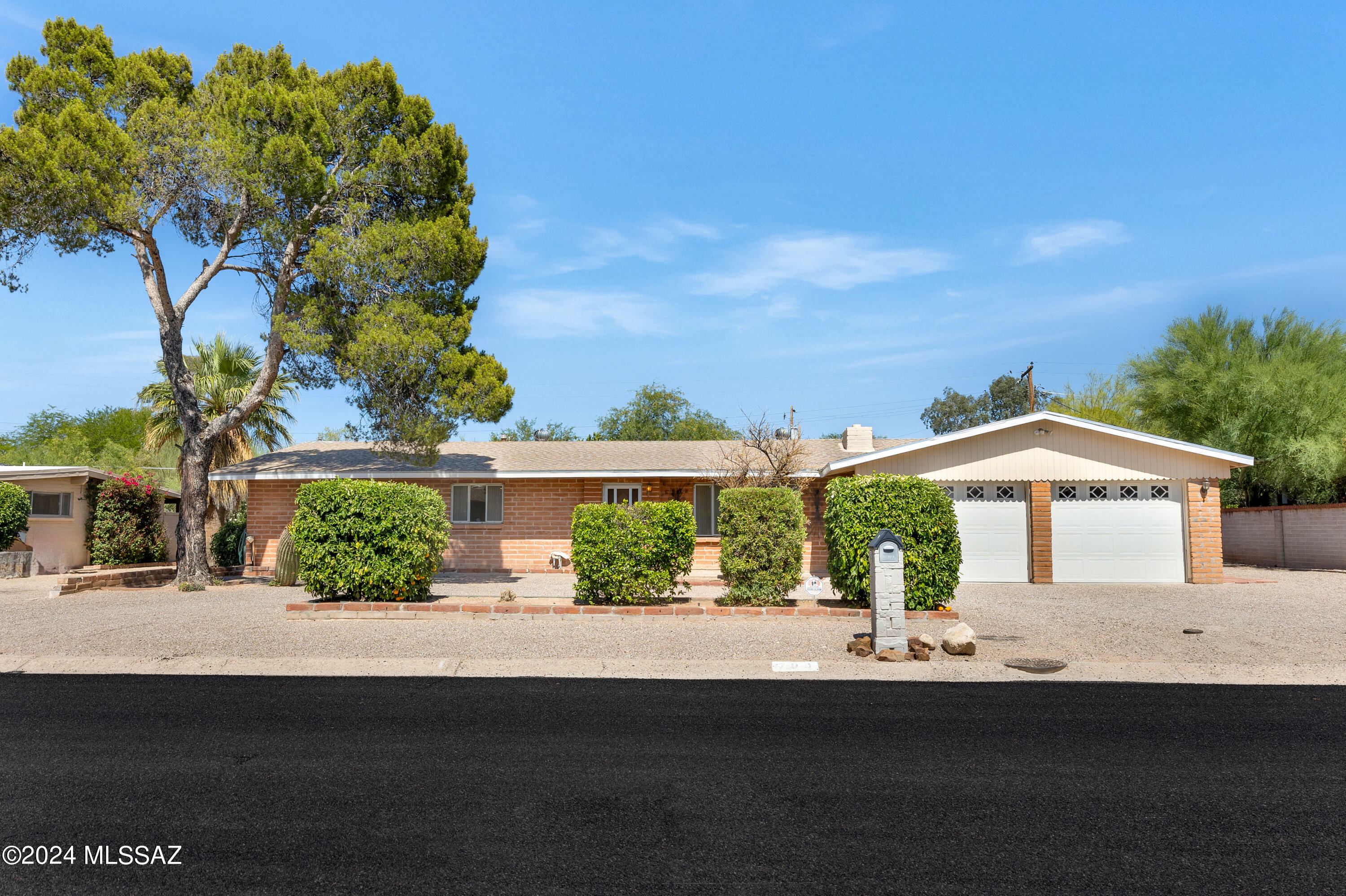 Property Photo:  700 N Alamo Avenue  AZ 85711 