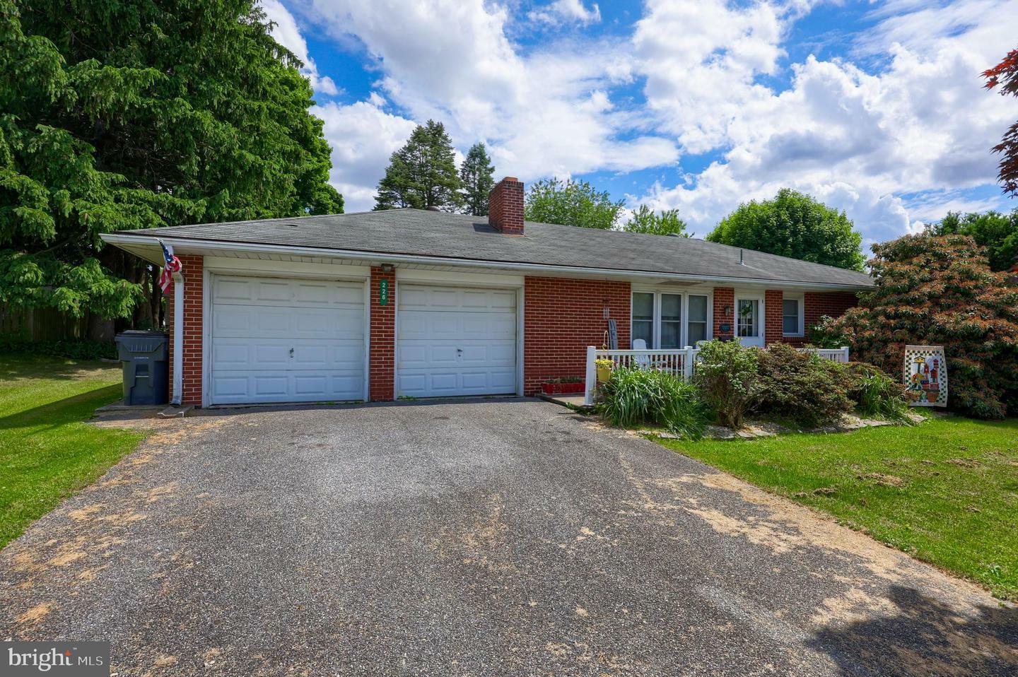 Property Photo:  226 Circle Drive  PA 17566 