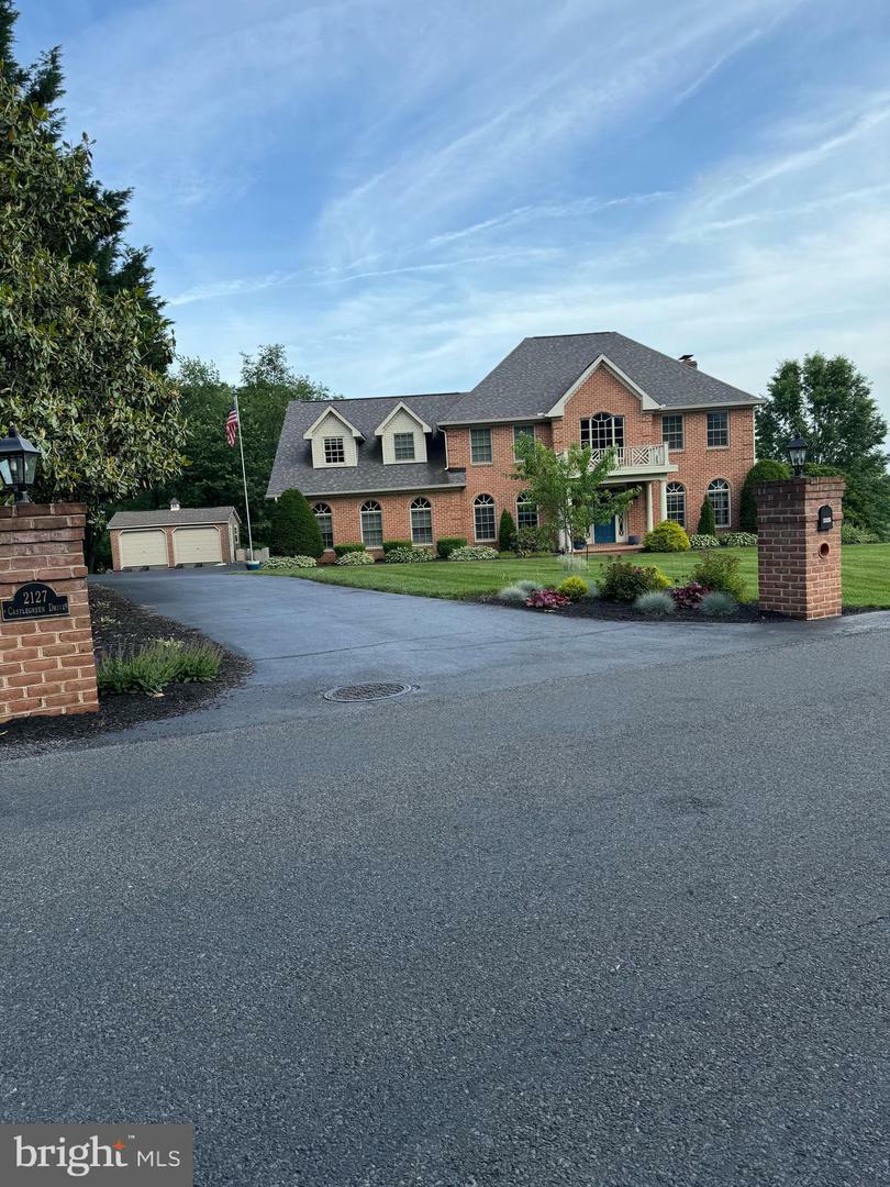 Property Photo: 2127 Castlegreen Drive PA 17225
