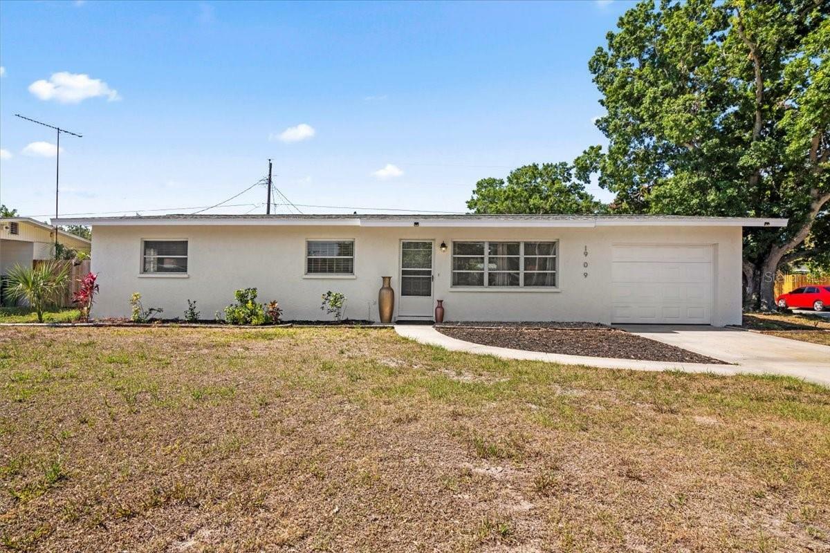 Property Photo:  1909 23rd Avenue W  FL 34205 