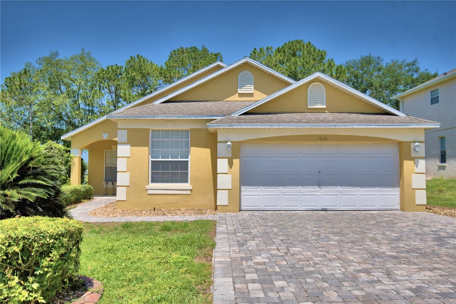 Property Photo: 1608 Forest Hills Lane FL 33844