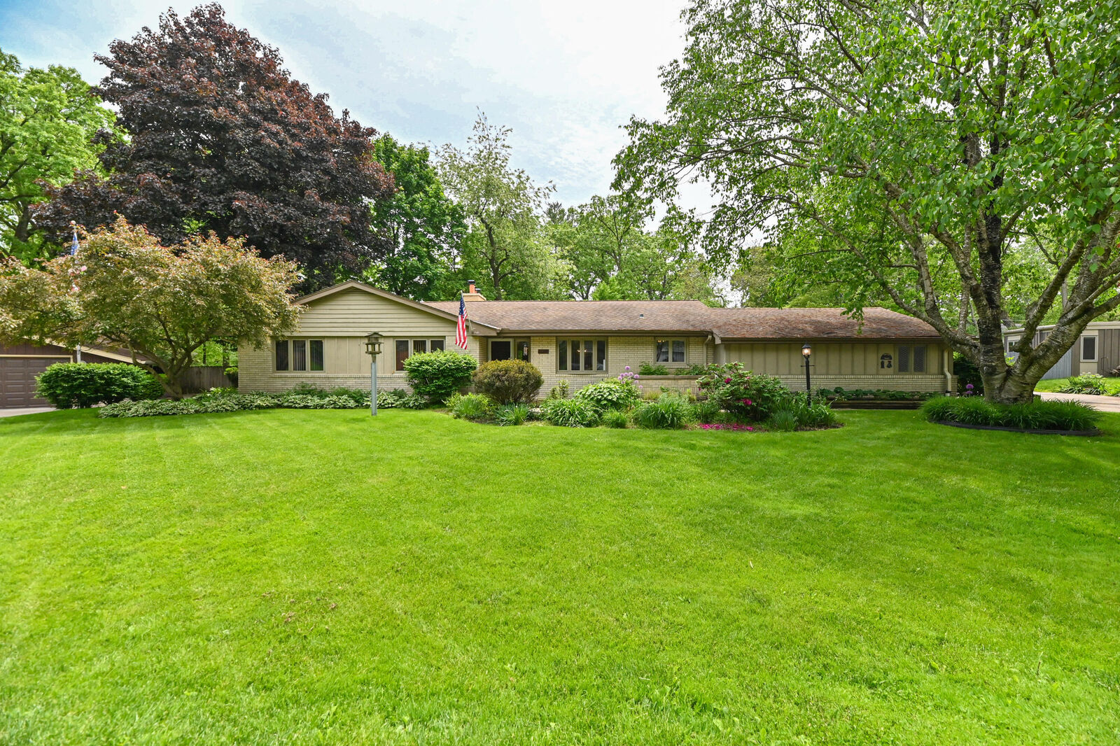 Property Photo: 4615 Knollwood Dr WI 53405