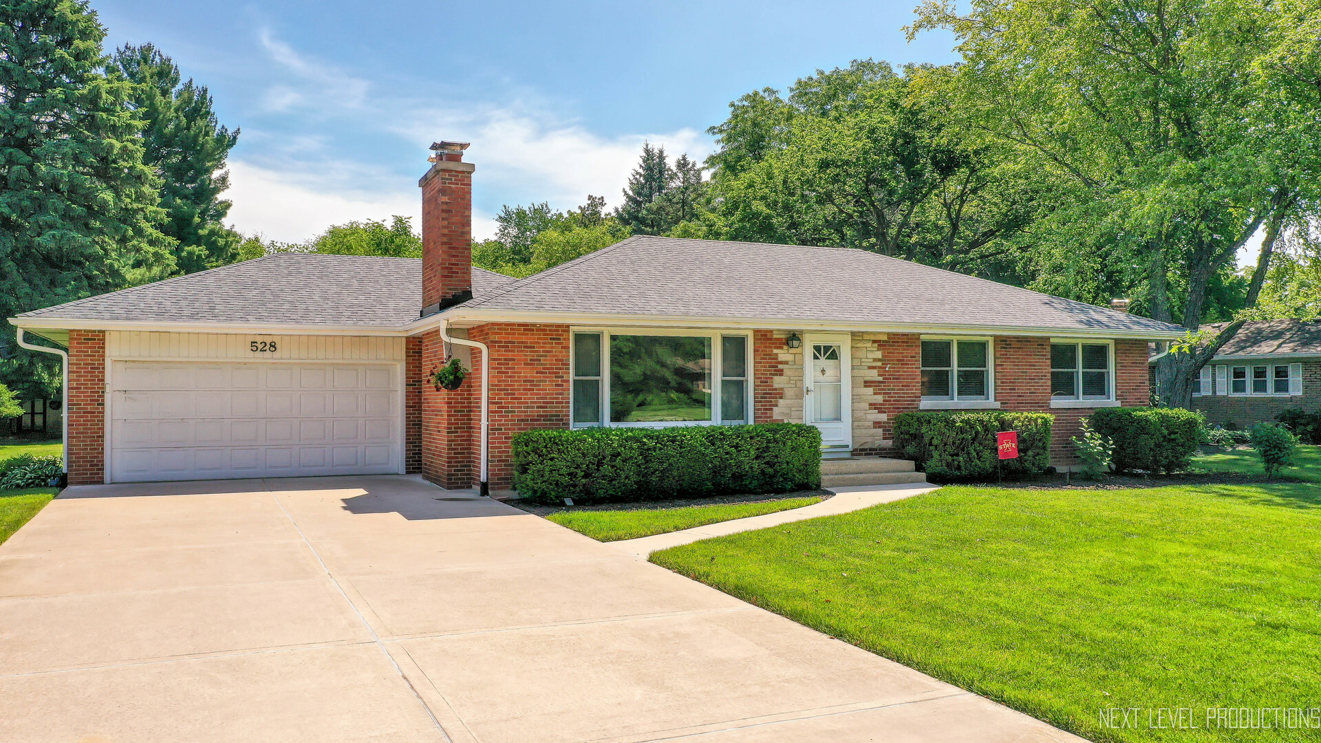 Property Photo:  528 Kingsway Drive  IL 60506 