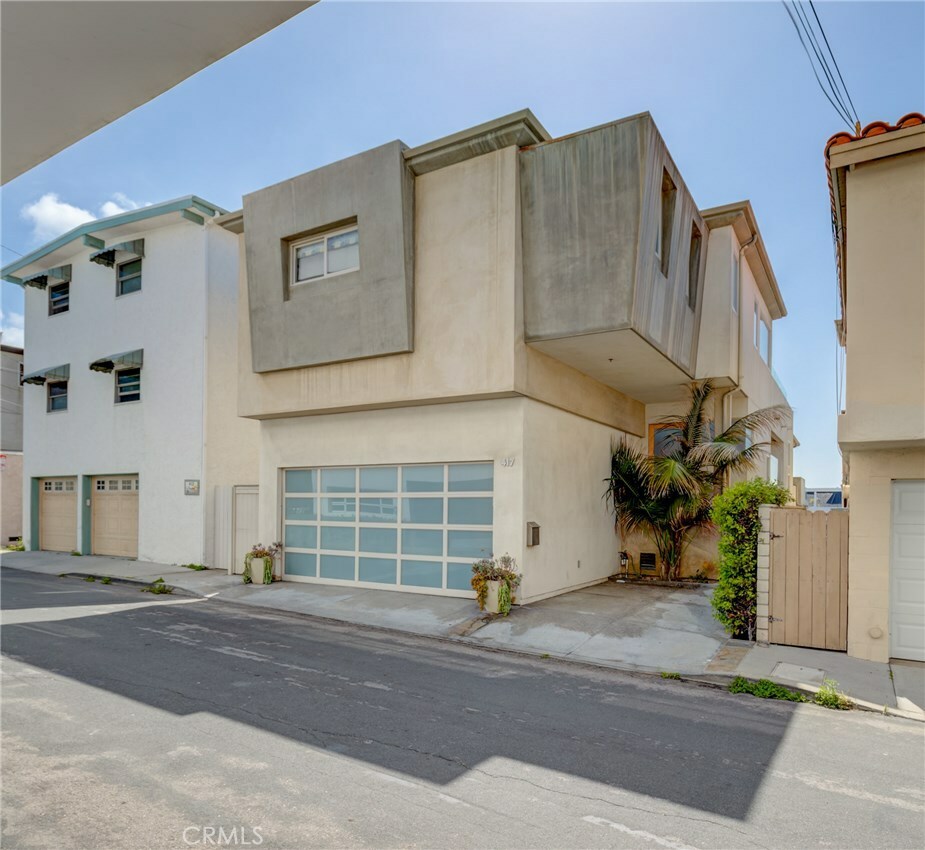 Property Photo:  417 Bayview Drive  CA 90266 