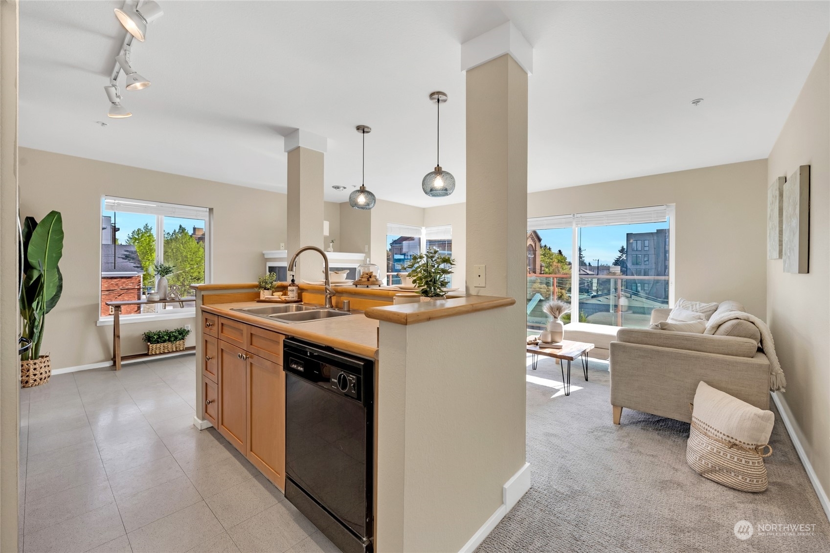 Property Photo: 4409 California Avenue SW 401 WA 98116
