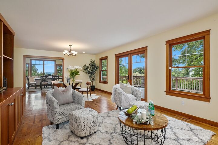 Property Photo:  1545  Kirkland Avenue  WA 98033 