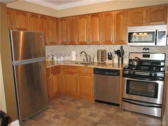 221 N Middletown Road G  Pearl River NY 10965 photo