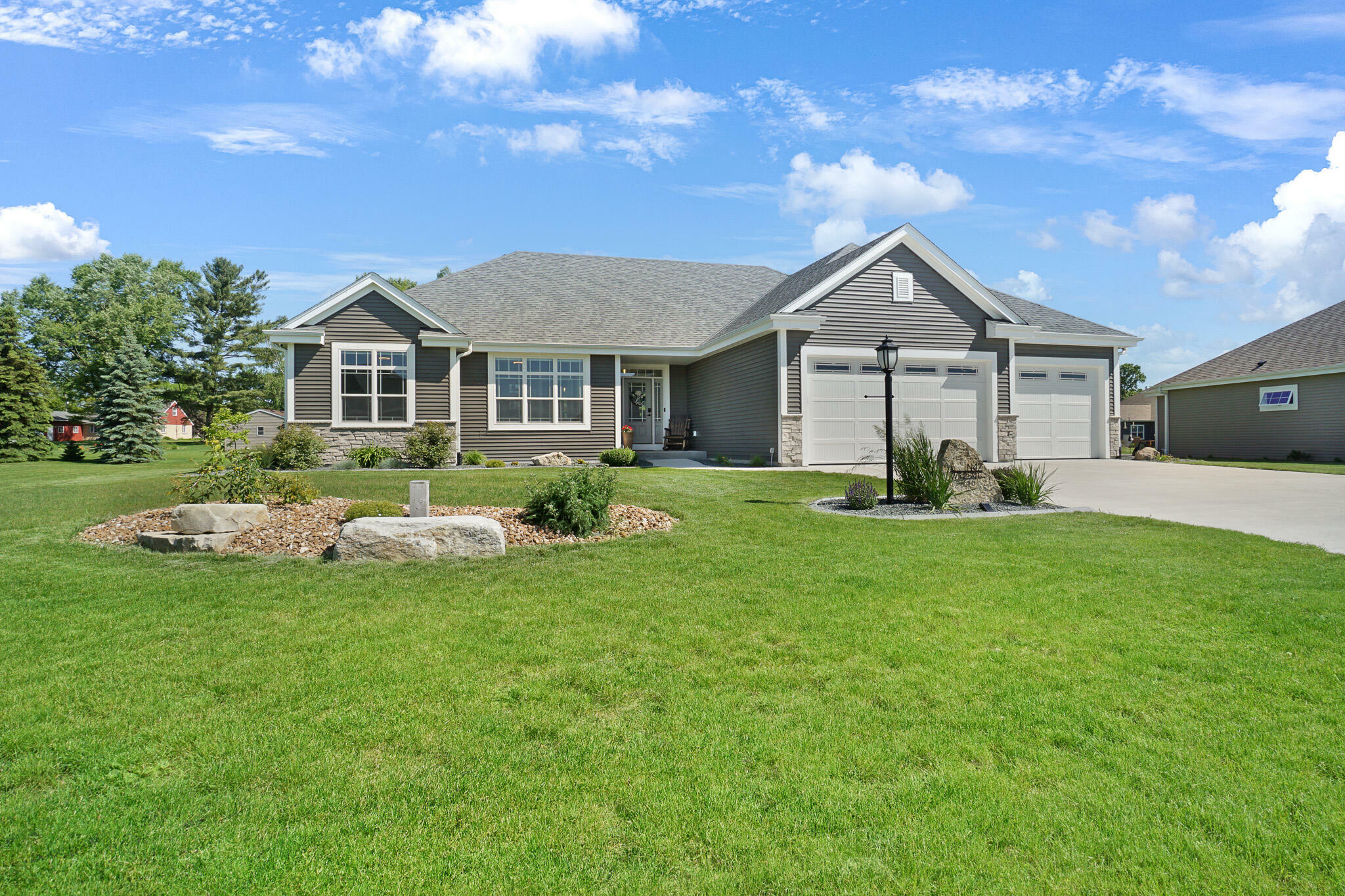 Property Photo: N47w22346 Woodleaf Way WI 53072
