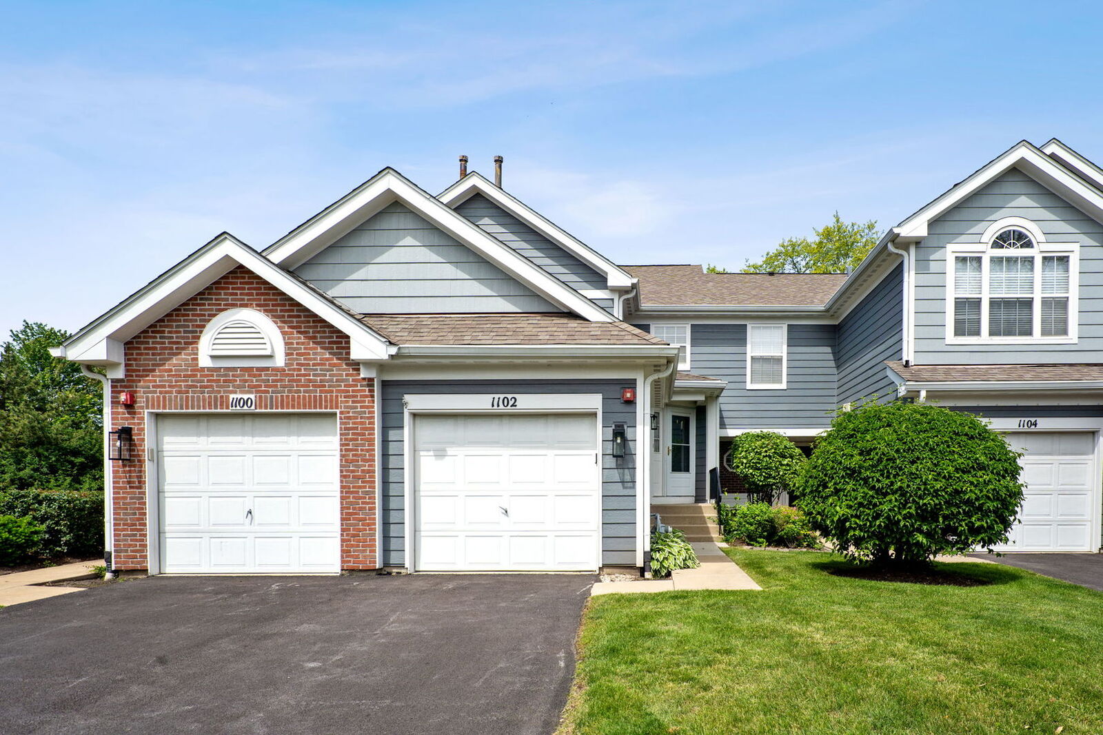 Property Photo:  1102 Kingston Court  IL 60139 