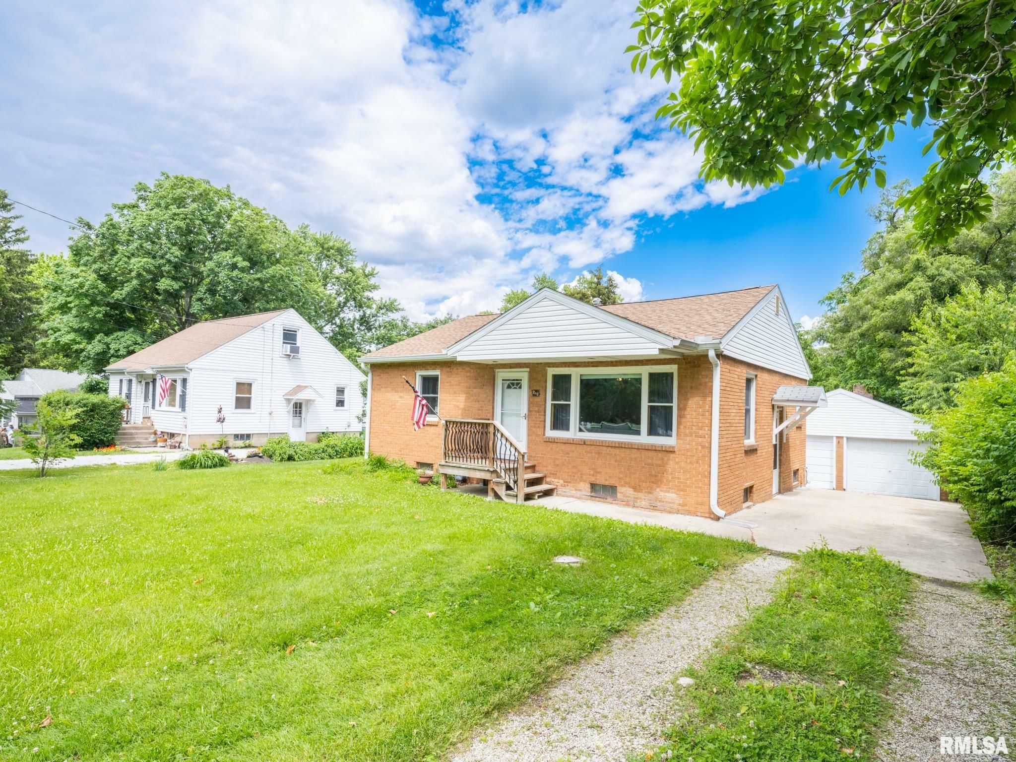 Property Photo:  206 Clover Avenue  IL 61611 