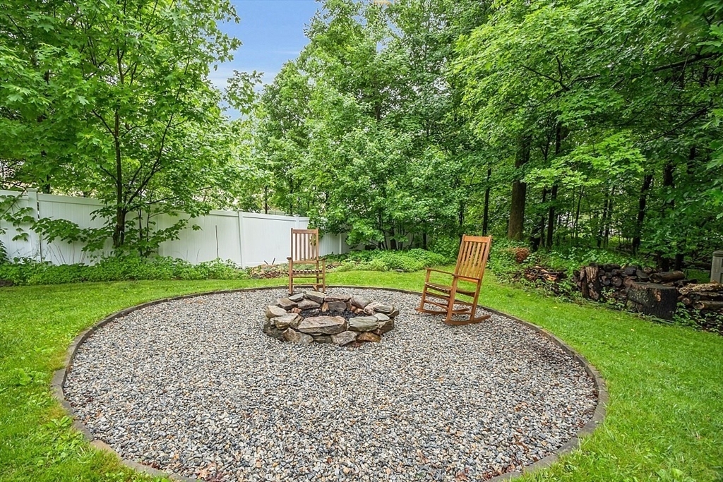 Property Photo:  33 Wendover Rd  MA 01606 