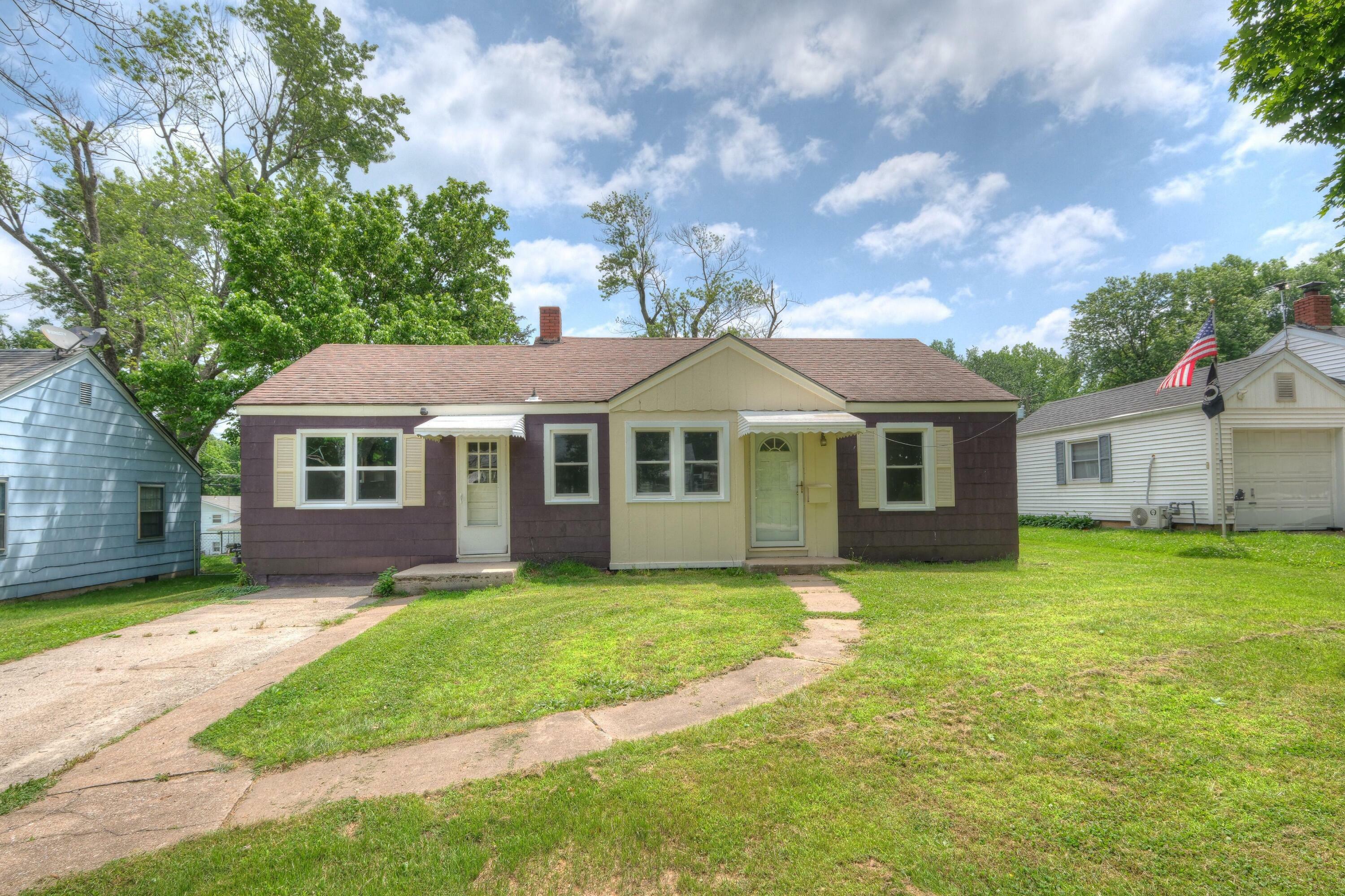 Property Photo:  905 Kentland Drive  MO 64850 