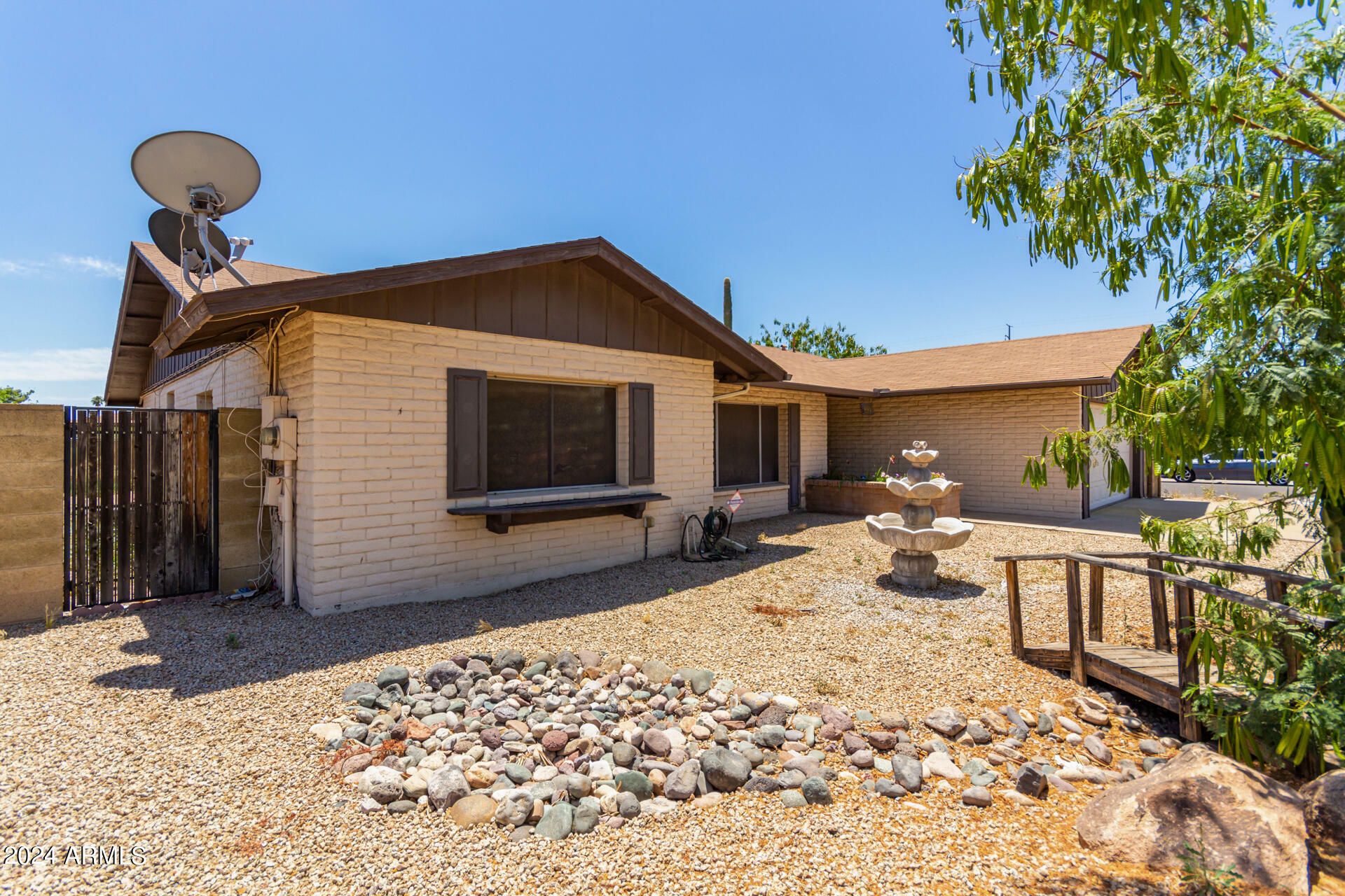 Property Photo:  4827 W Solano Drive S  AZ 85301 