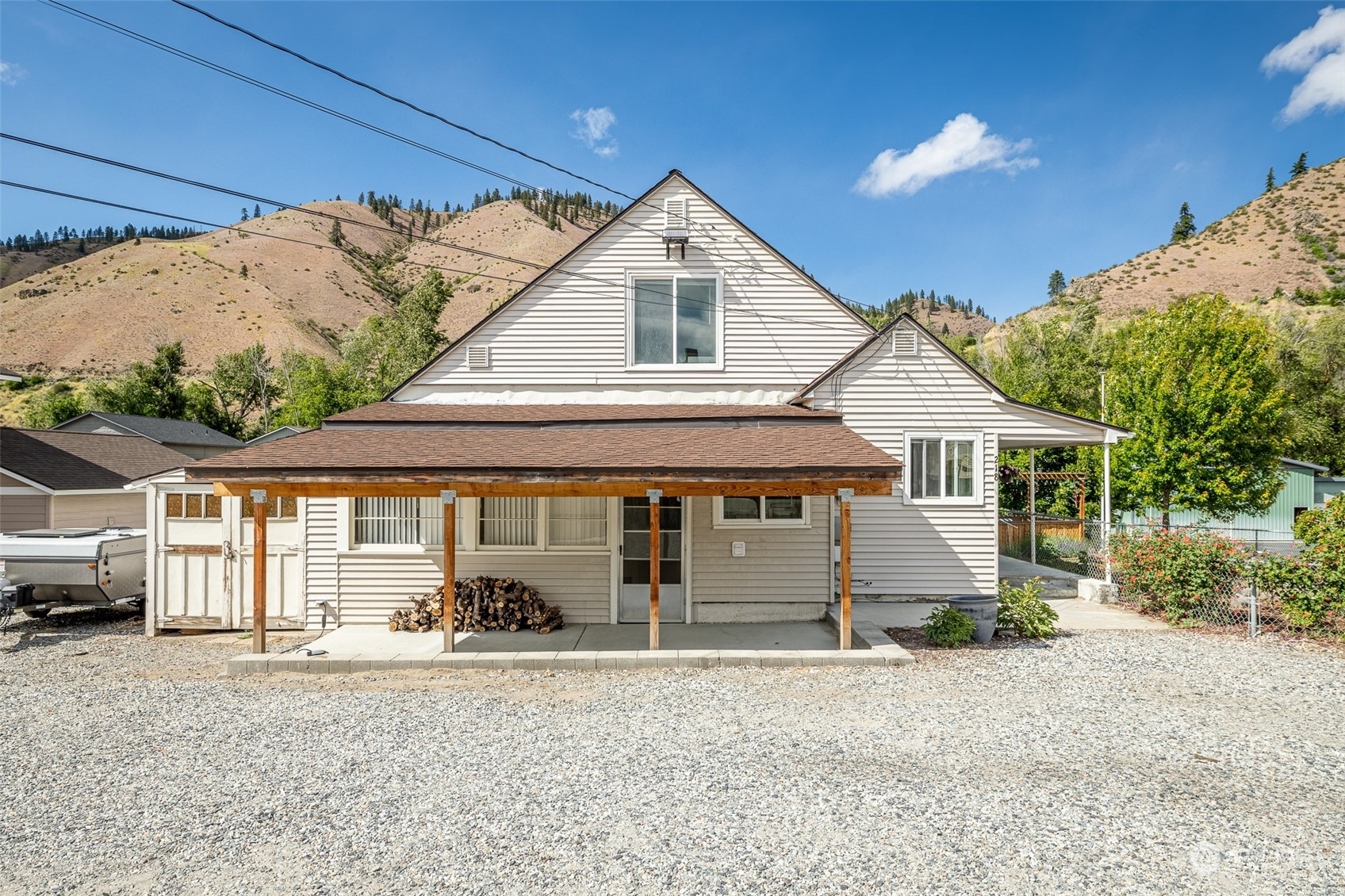 Property Photo:  218 Vine Street  WA 98815 