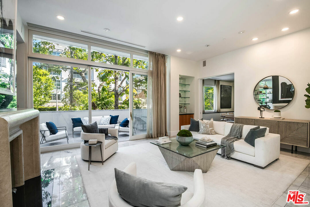 Property Photo: 455 N Palm Dr 2 CA 90210