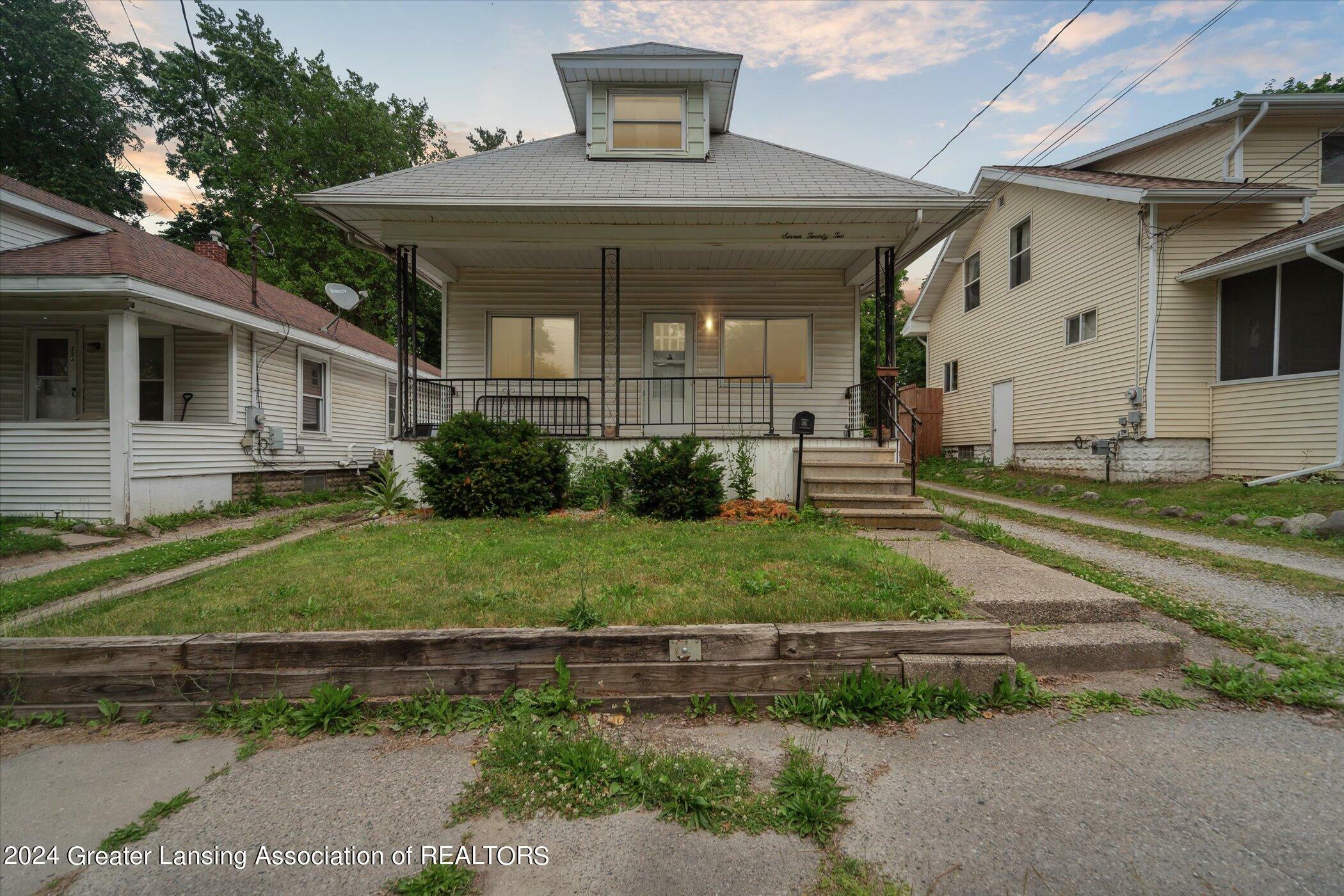 Property Photo:  722 Cleveland Street  MI 48906 