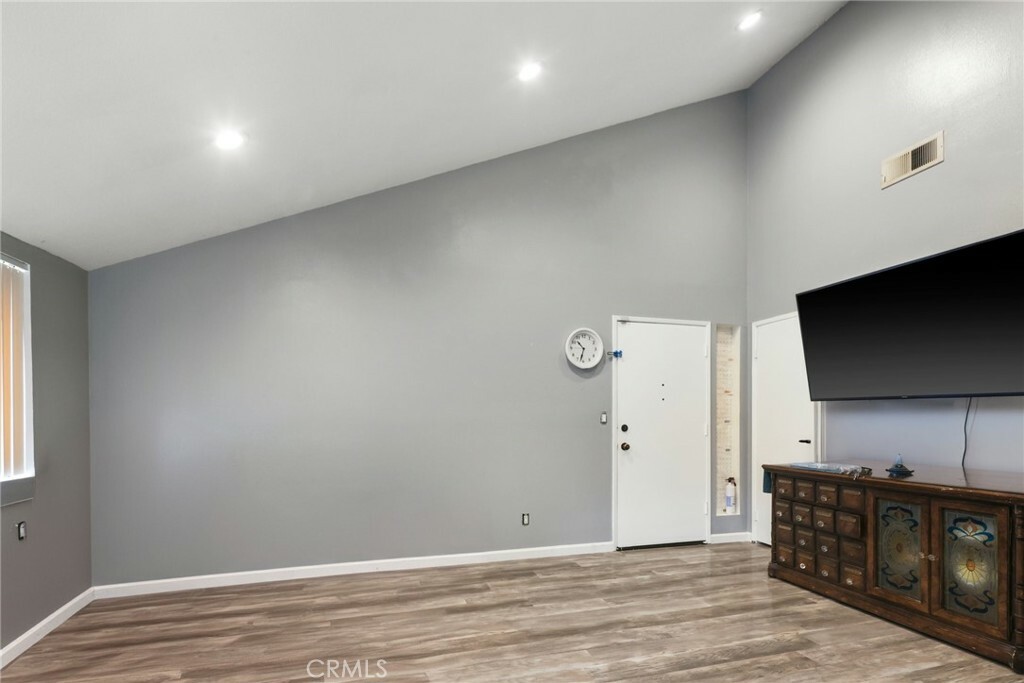 Property Photo:  18183 Sundowner Way 846  CA 91387 