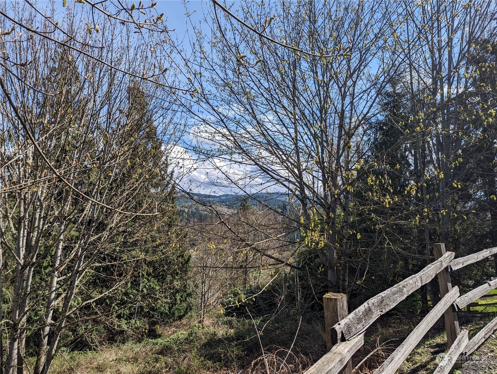 Property Photo: 23105 165th Avenue E WA 98338