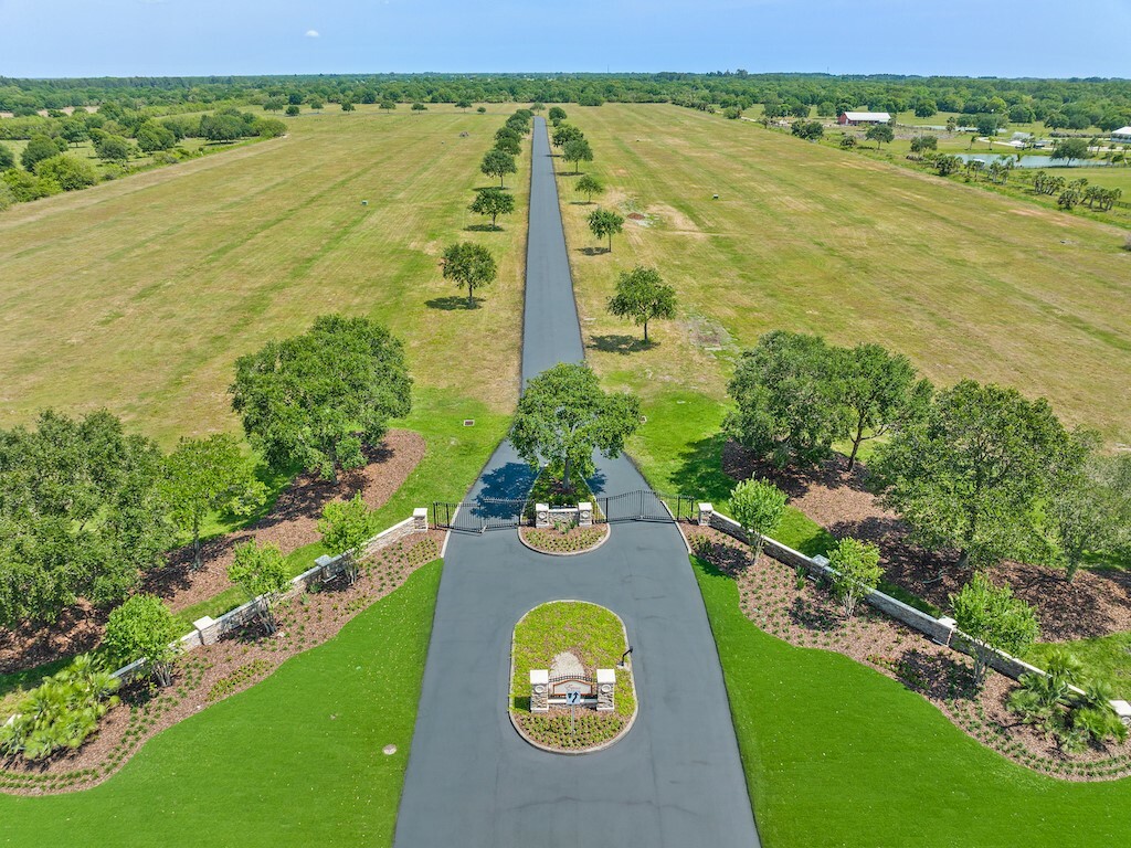 Property Photo: 6990 71st Court FL 32967
