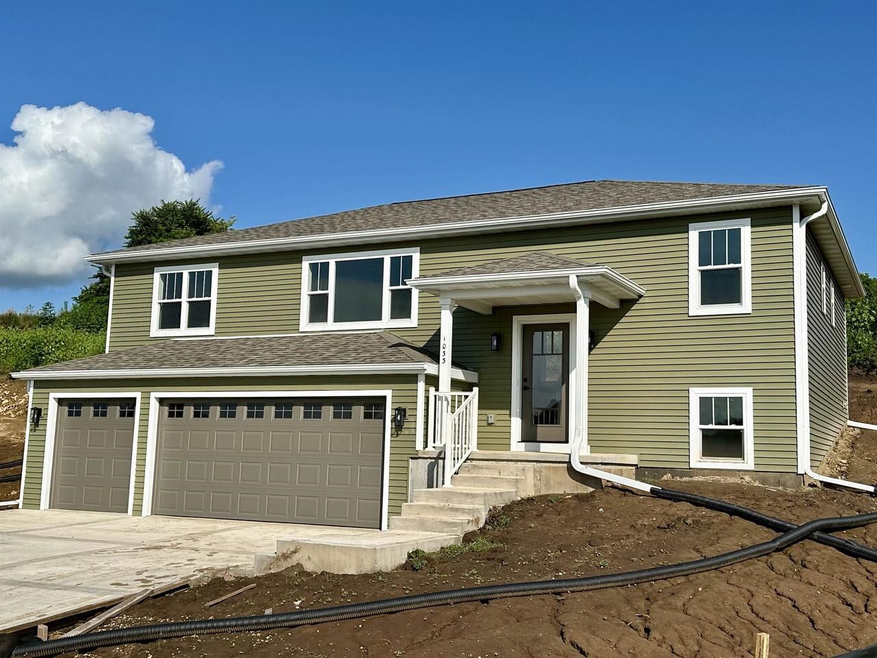 Property Photo: 1033 Susan Crest WI 53515