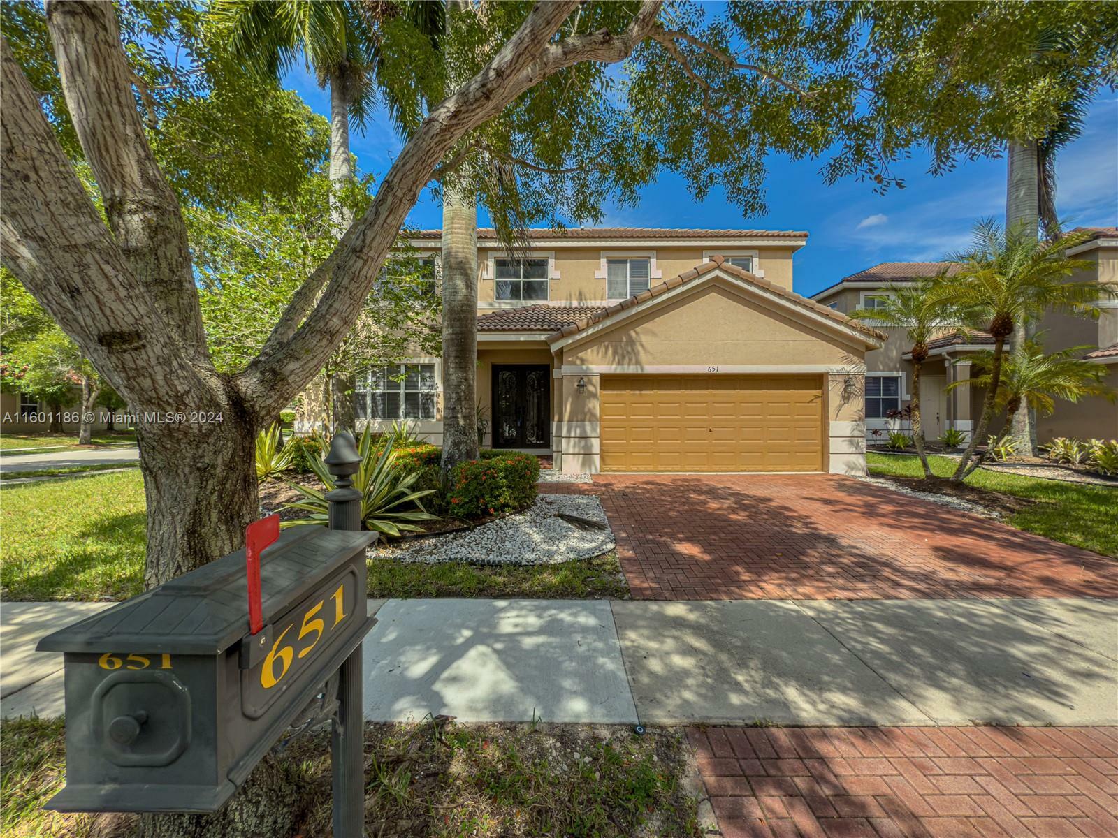 Property Photo:  651 Honeysuckle Ln  FL 33327 