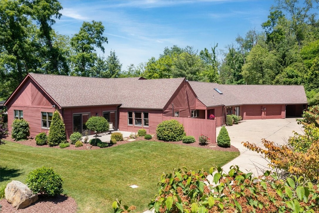 Property Photo:  2350 Morrow Rd  PA 15241 