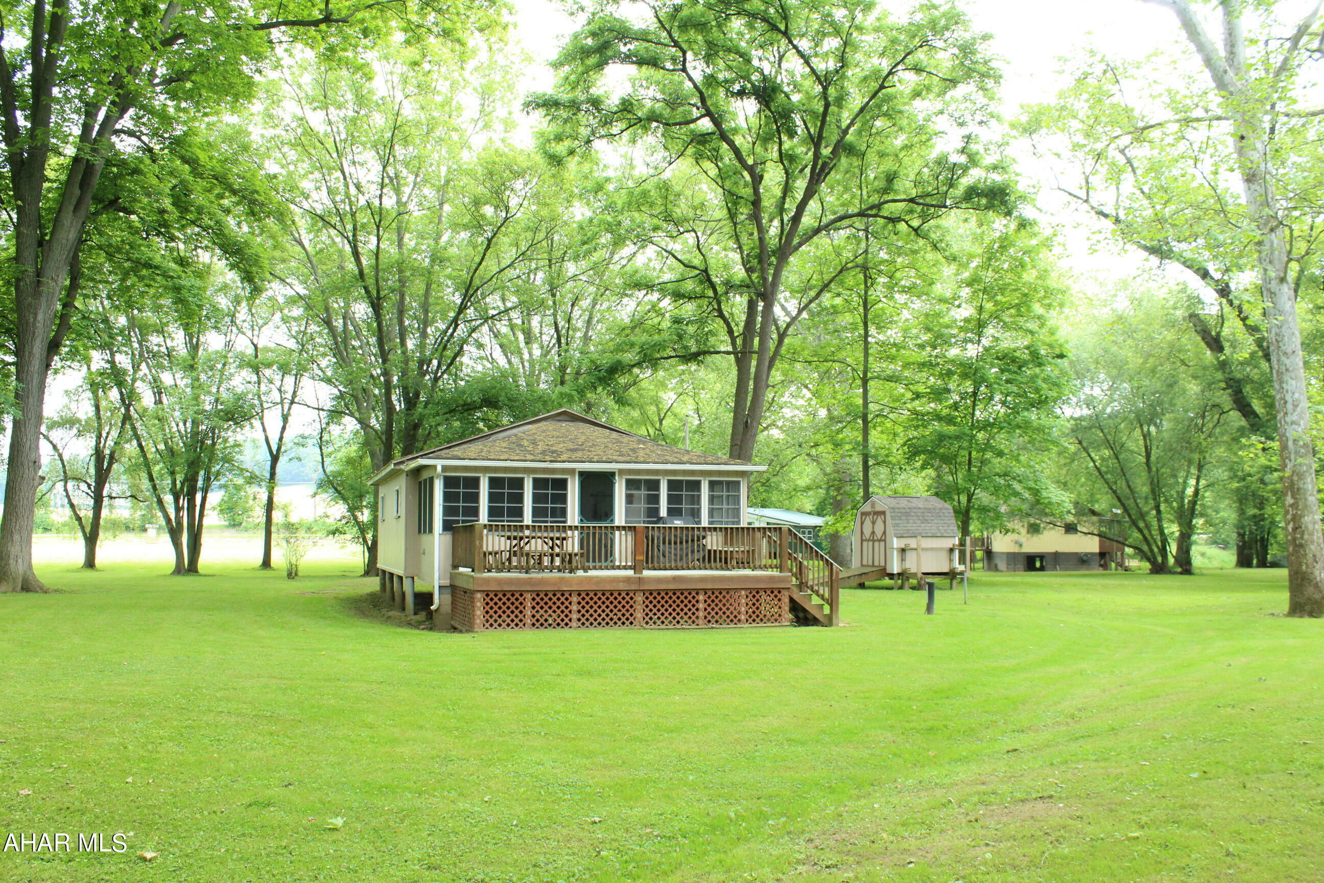 Property Photo:  1835 Reynoldsdale Road  PA 15554 