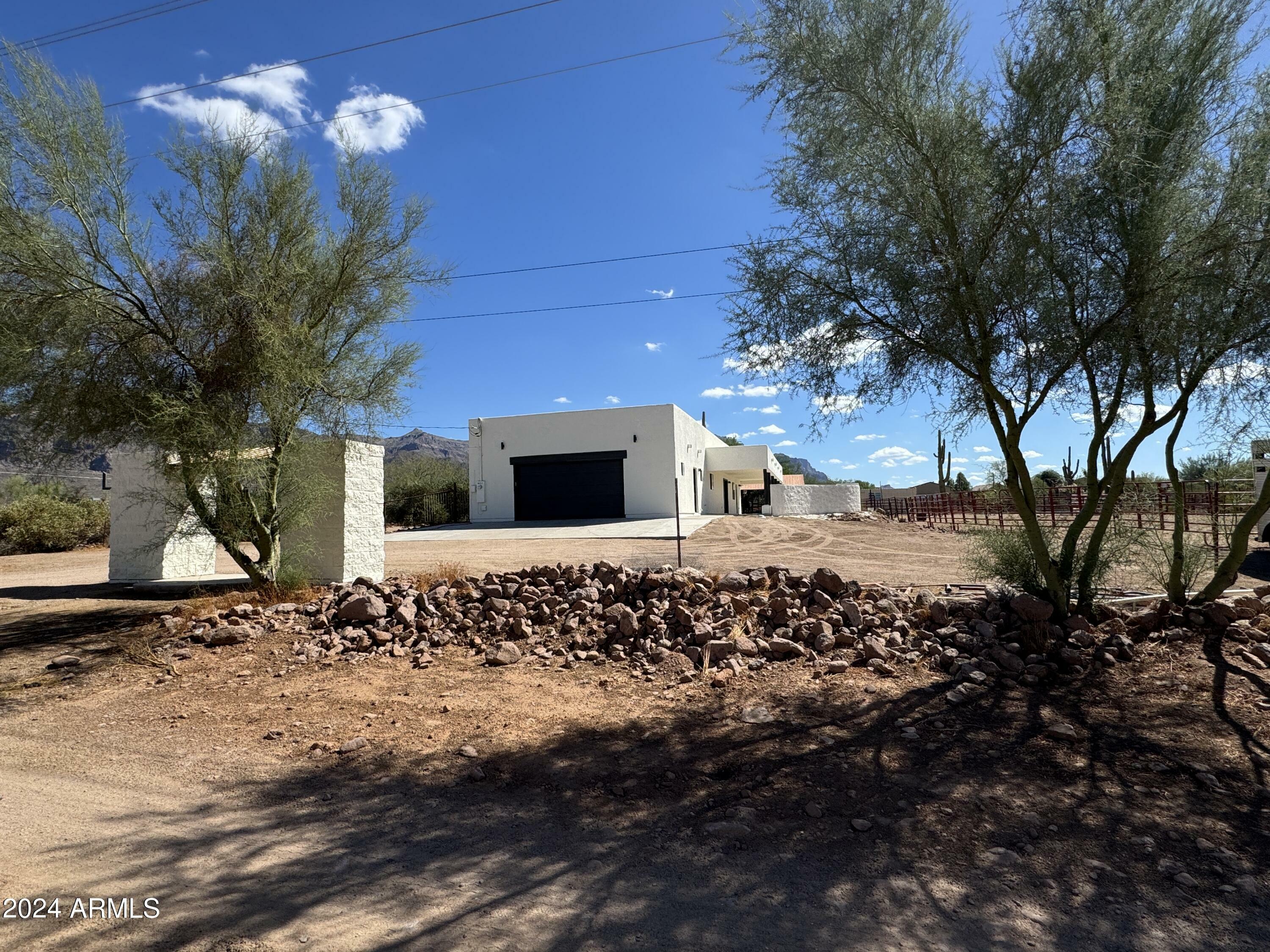 Property Photo:  1651 S Prospectors Road  AZ 85119 