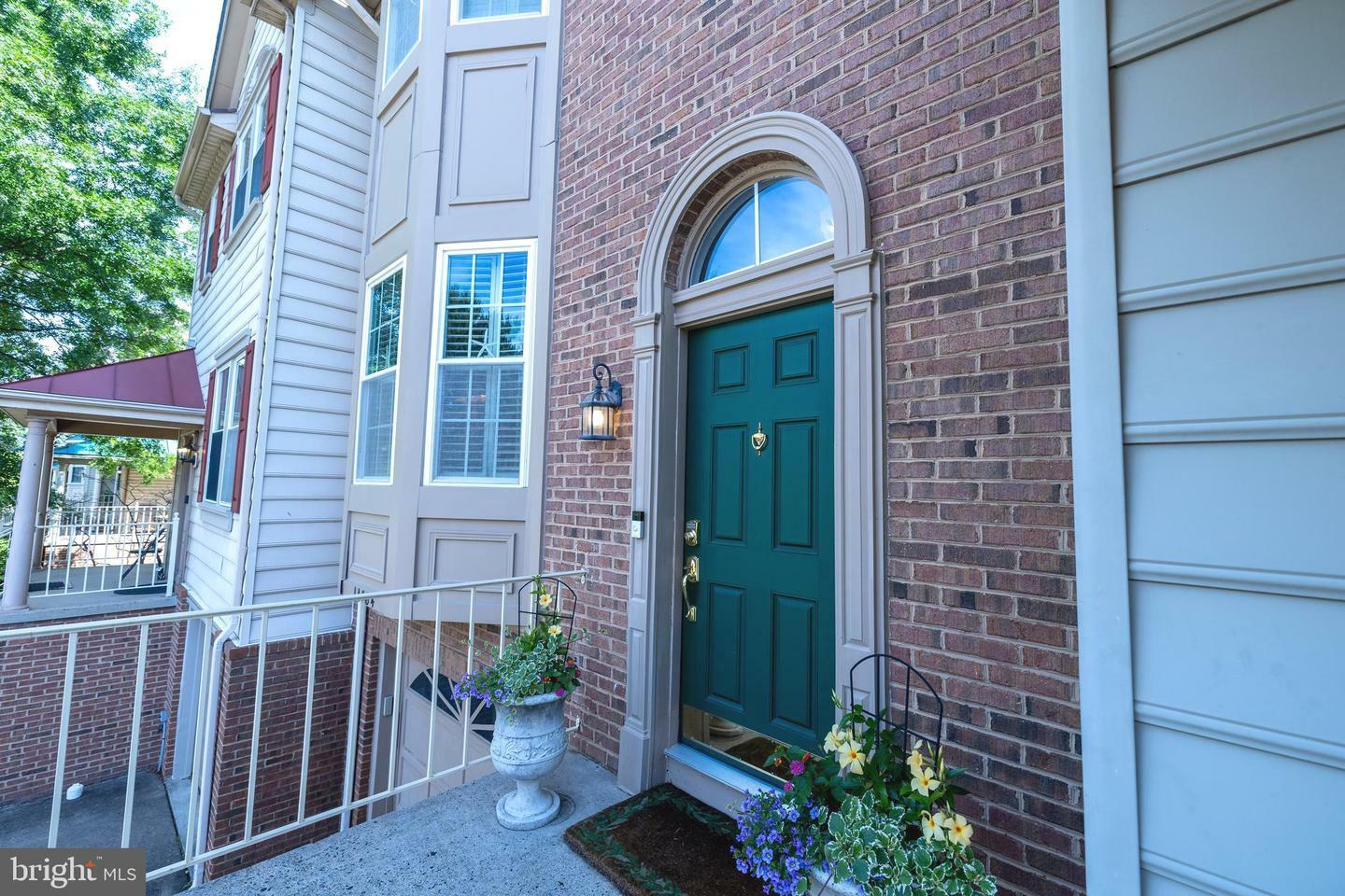 Property Photo: 14084 Winding Ridge Lane VA 20121