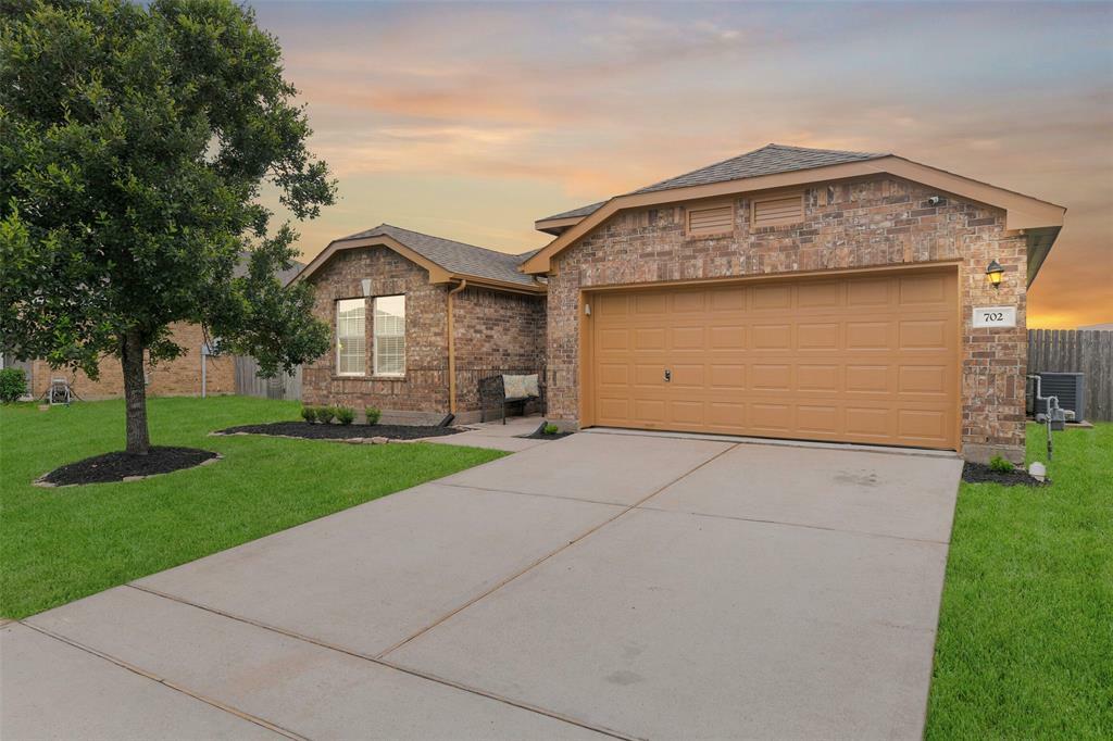 Property Photo:  702 Rim Water Drive  TX 77511 