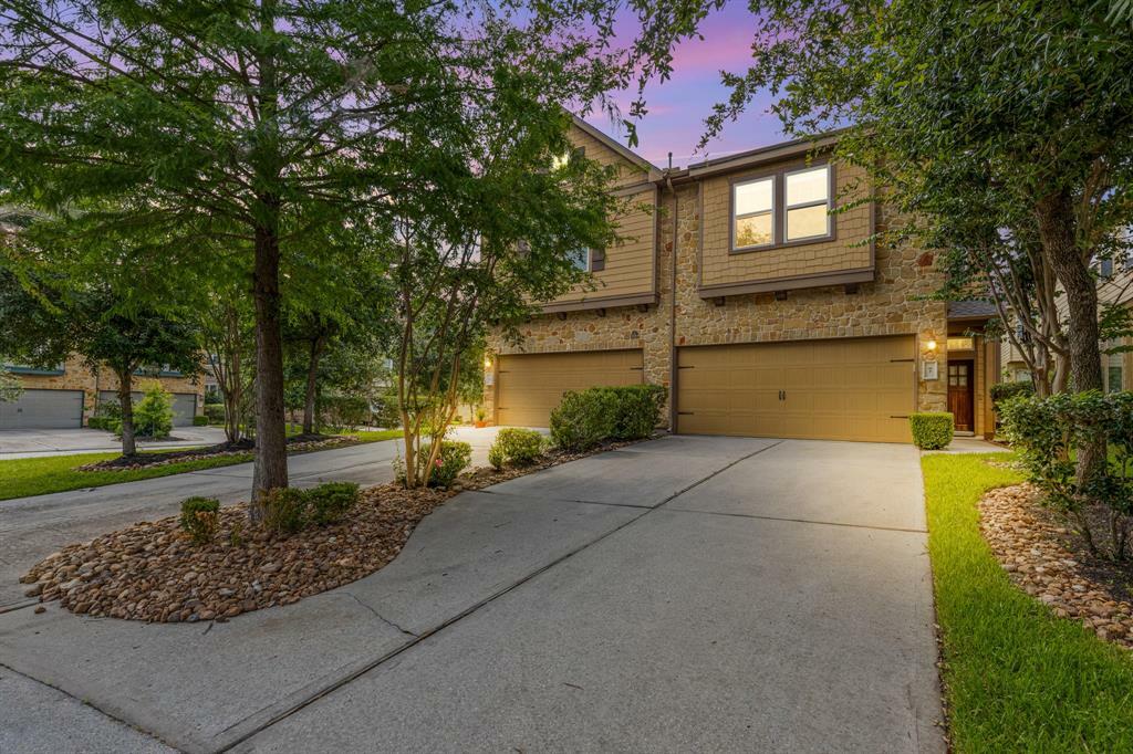 Property Photo:  7 Cheswood Manor Court  TX 77382 