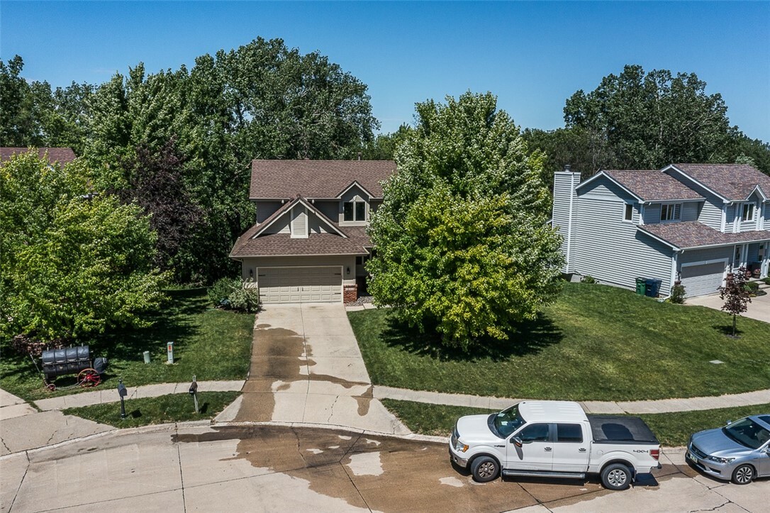 10215 Oakwood Drive  Urbandale IA 50322 photo