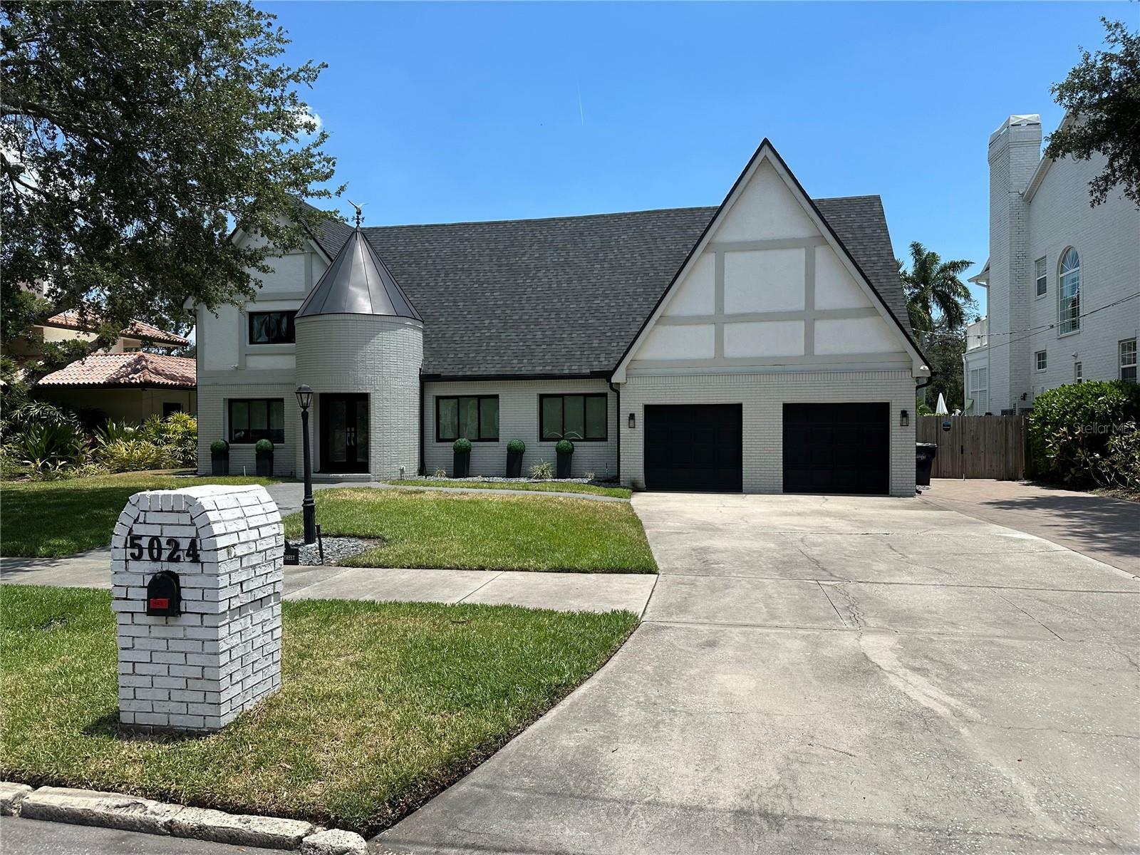 Property Photo: 5024 S The Riviera Street FL 33609