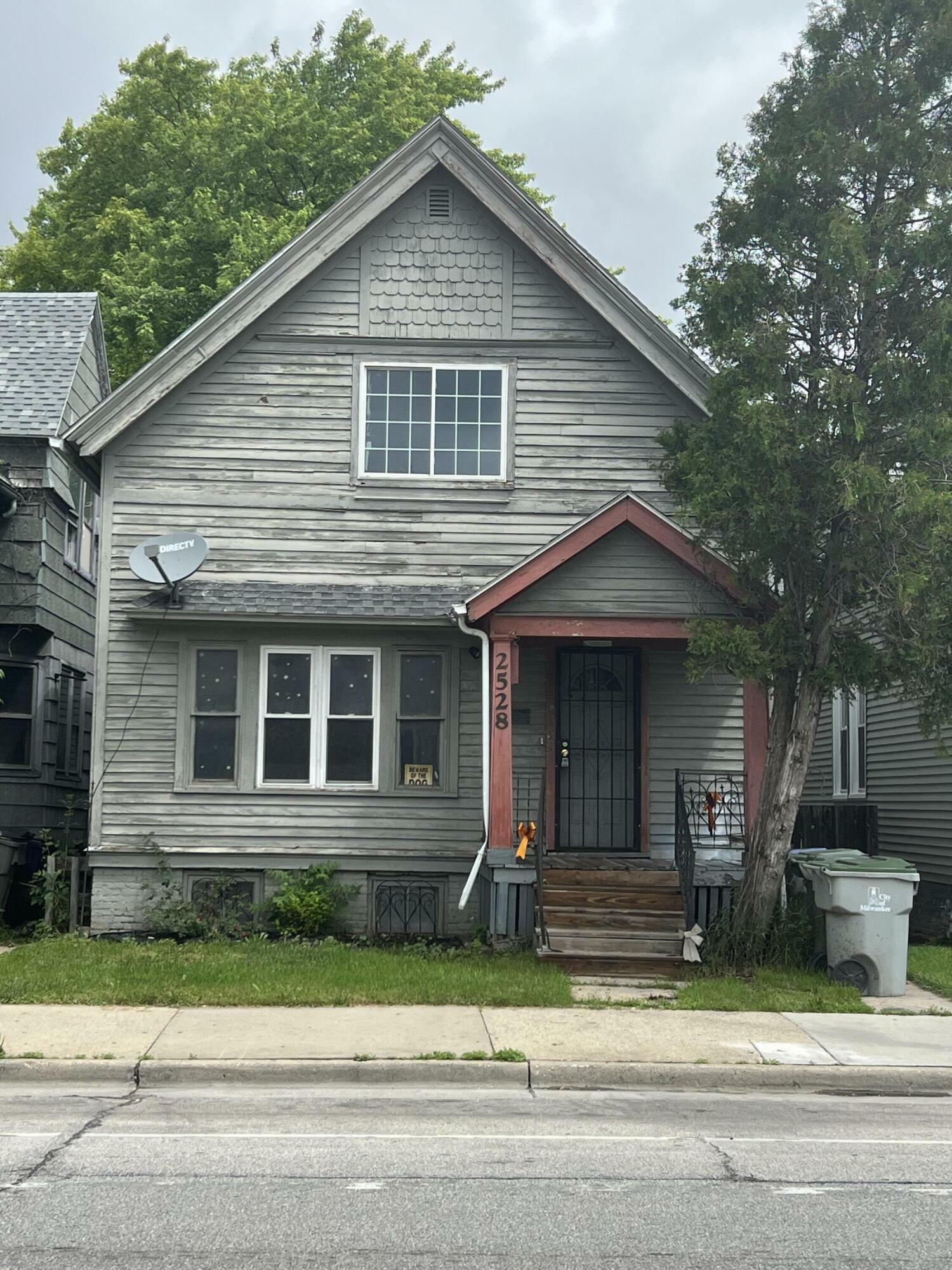 Property Photo:  2528 W Lincoln Ave  WI 53215 