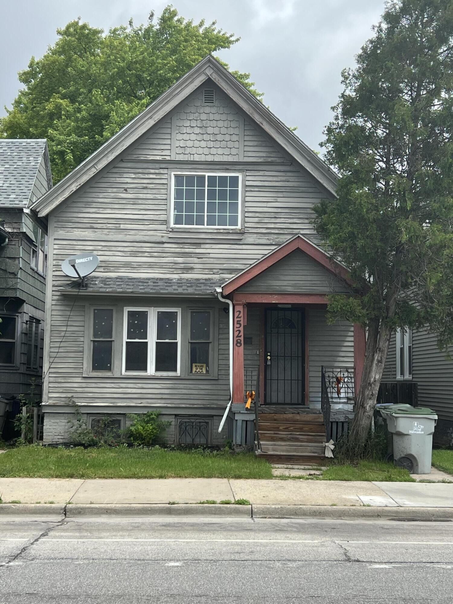 Property Photo: 2528 W Lincoln Ave WI 53215