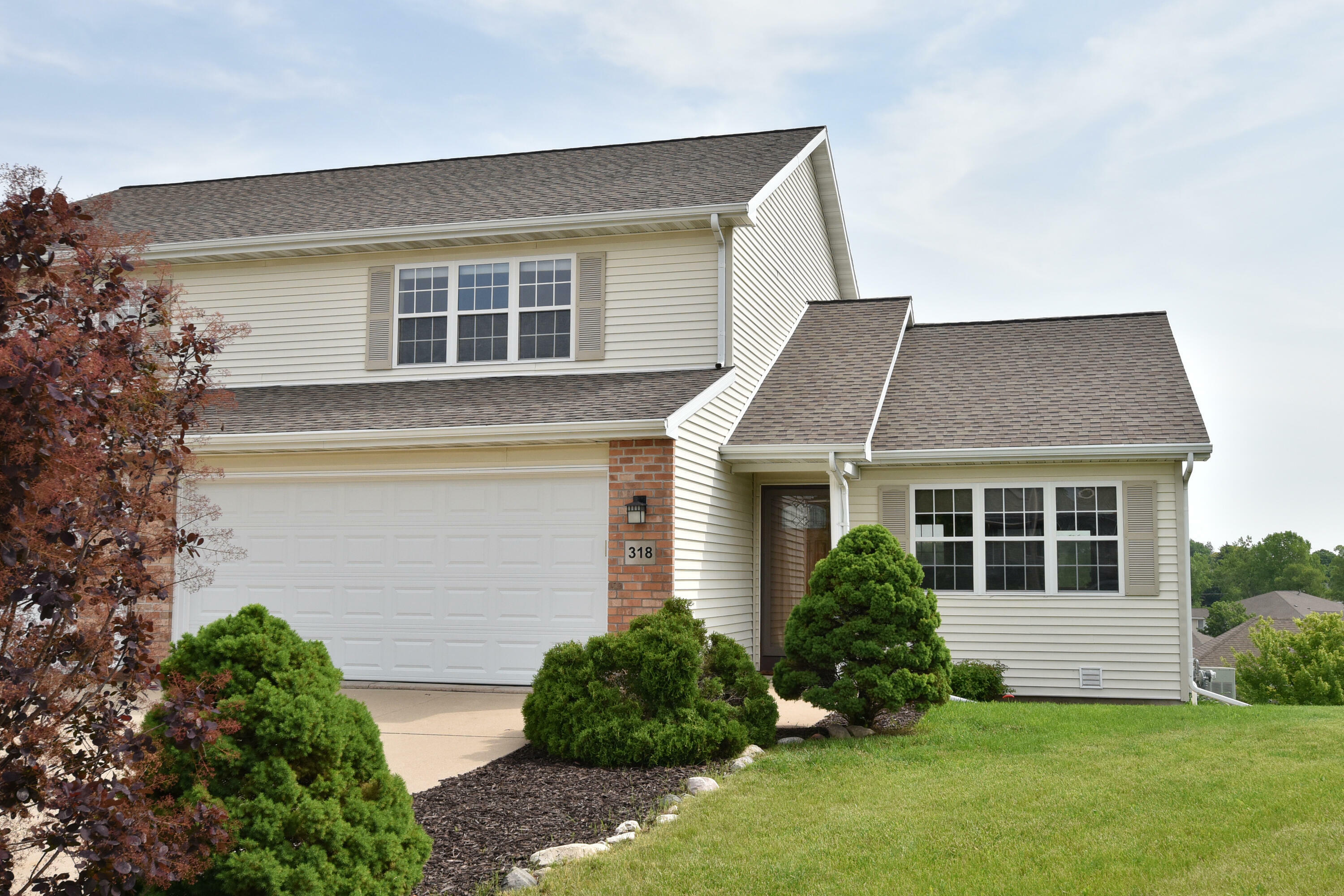 Property Photo: 318 N Mountin Dr WI 53050