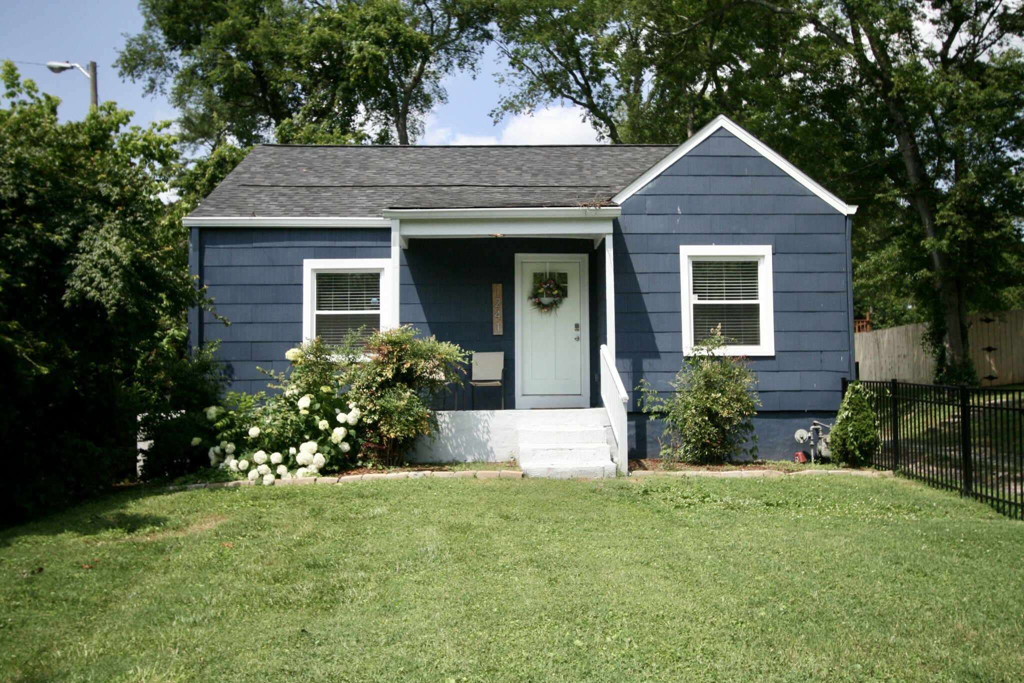 Property Photo: 1241 Ardee Ave TN 37216