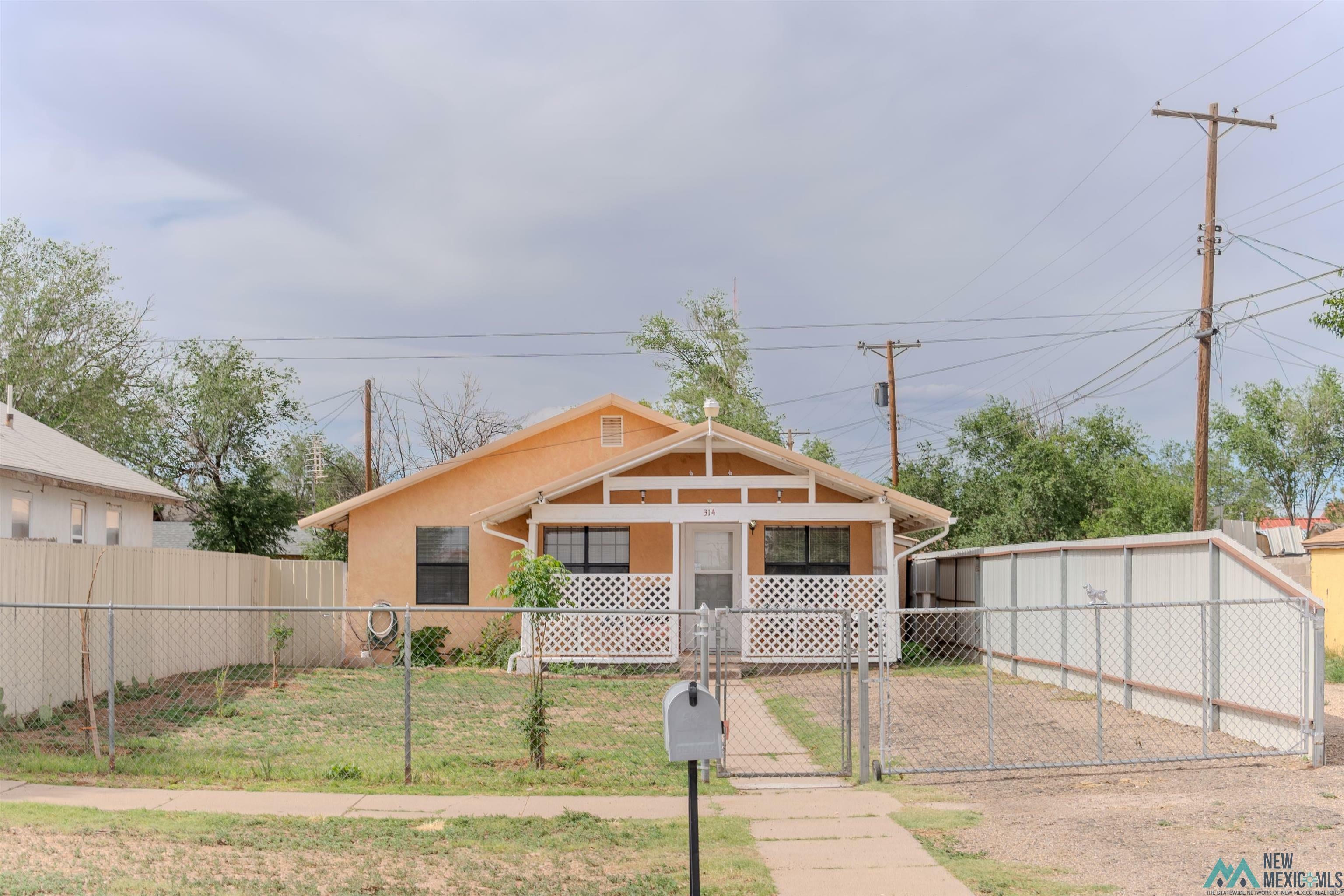 Property Photo:  314 W 10th Street  NM 88101 