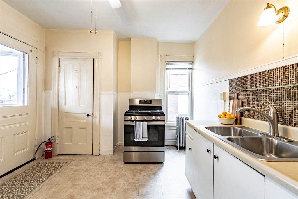 Property Photo:  524 Pleasant St D  MA 01040 