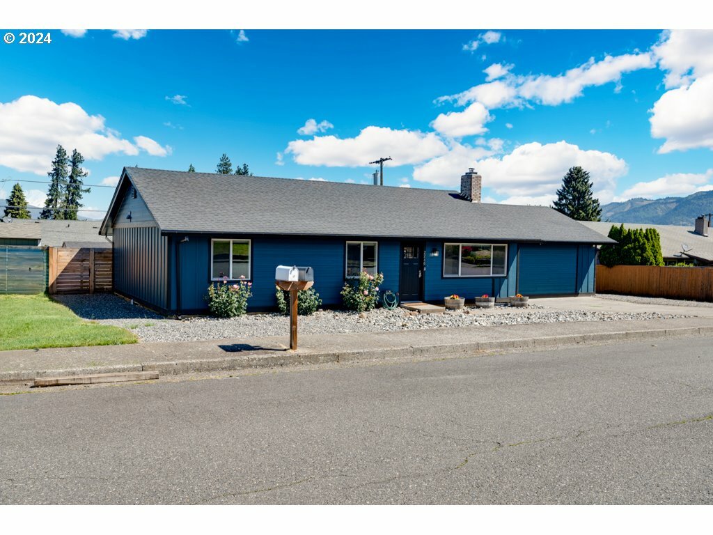 2246 Montello Ave  Hood River OR 97031 photo