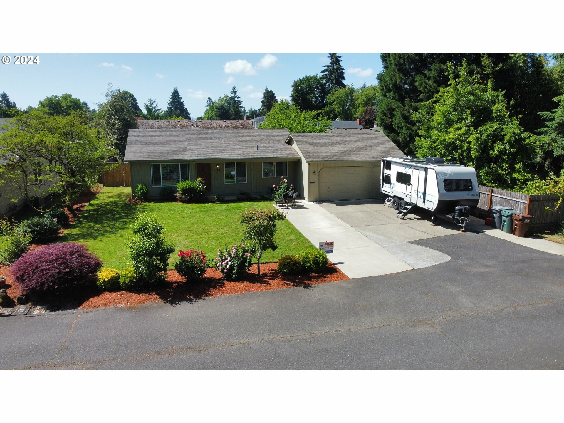 Property Photo: 758 SE 24th Ave OR 97123
