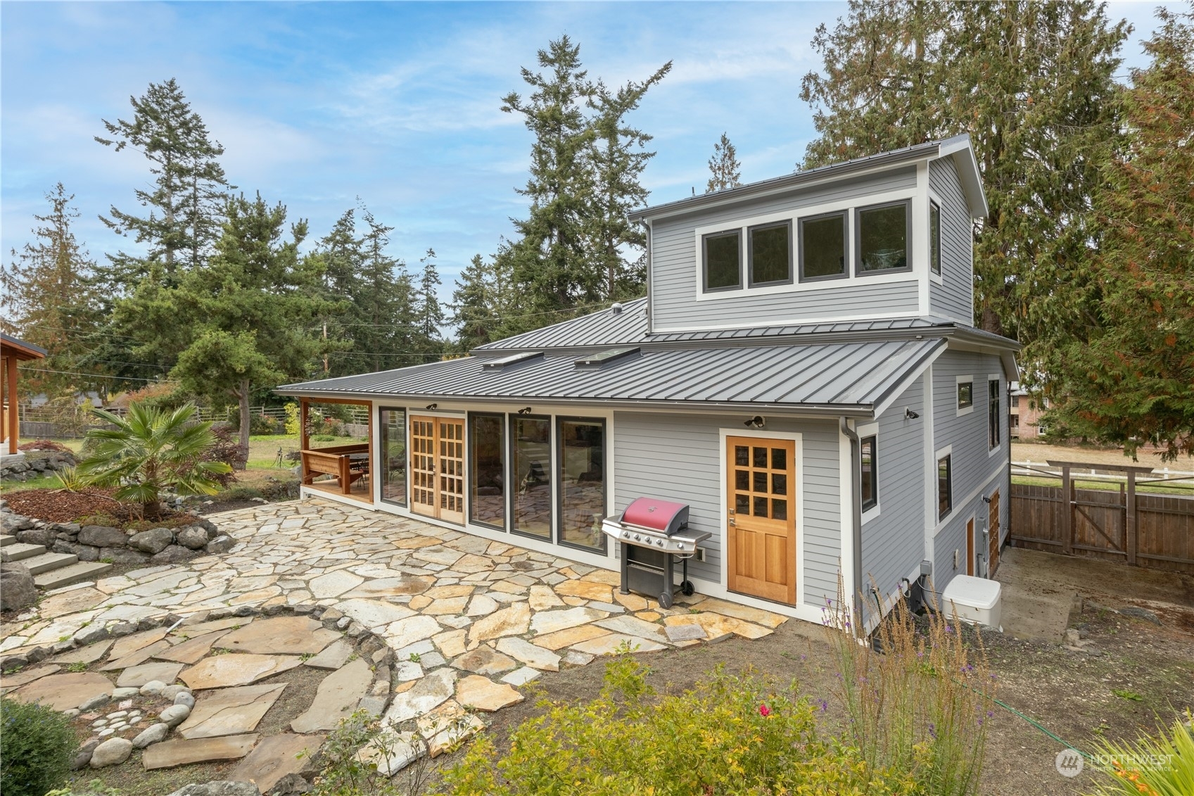 Property Photo:  907 W Street  WA 98368 