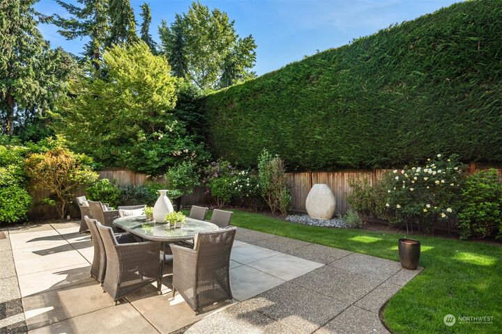 Property Photo:  2039 78th Avenue NE  WA 98039 