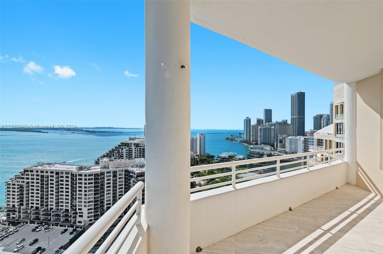 Property Photo:  888 Brickell Key Dr 2912  FL 33131 